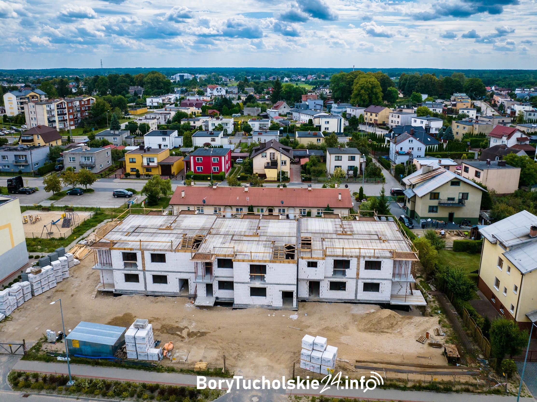 Mury pną się do góry. Powstaje nowy blok w Czersku