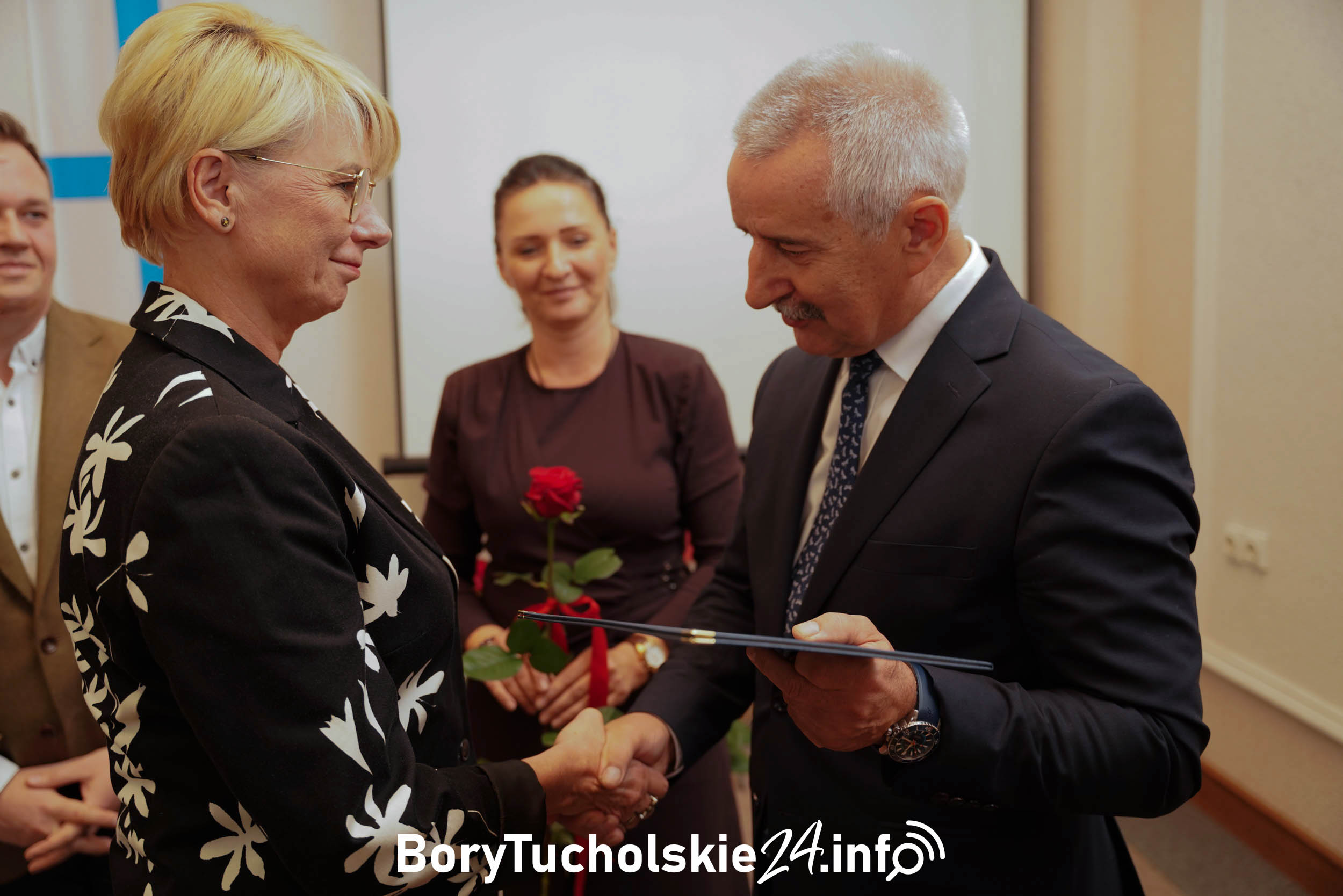 Burmistrz Tadeusz Kowalski wyróżnił dziewięcioro pedagogów