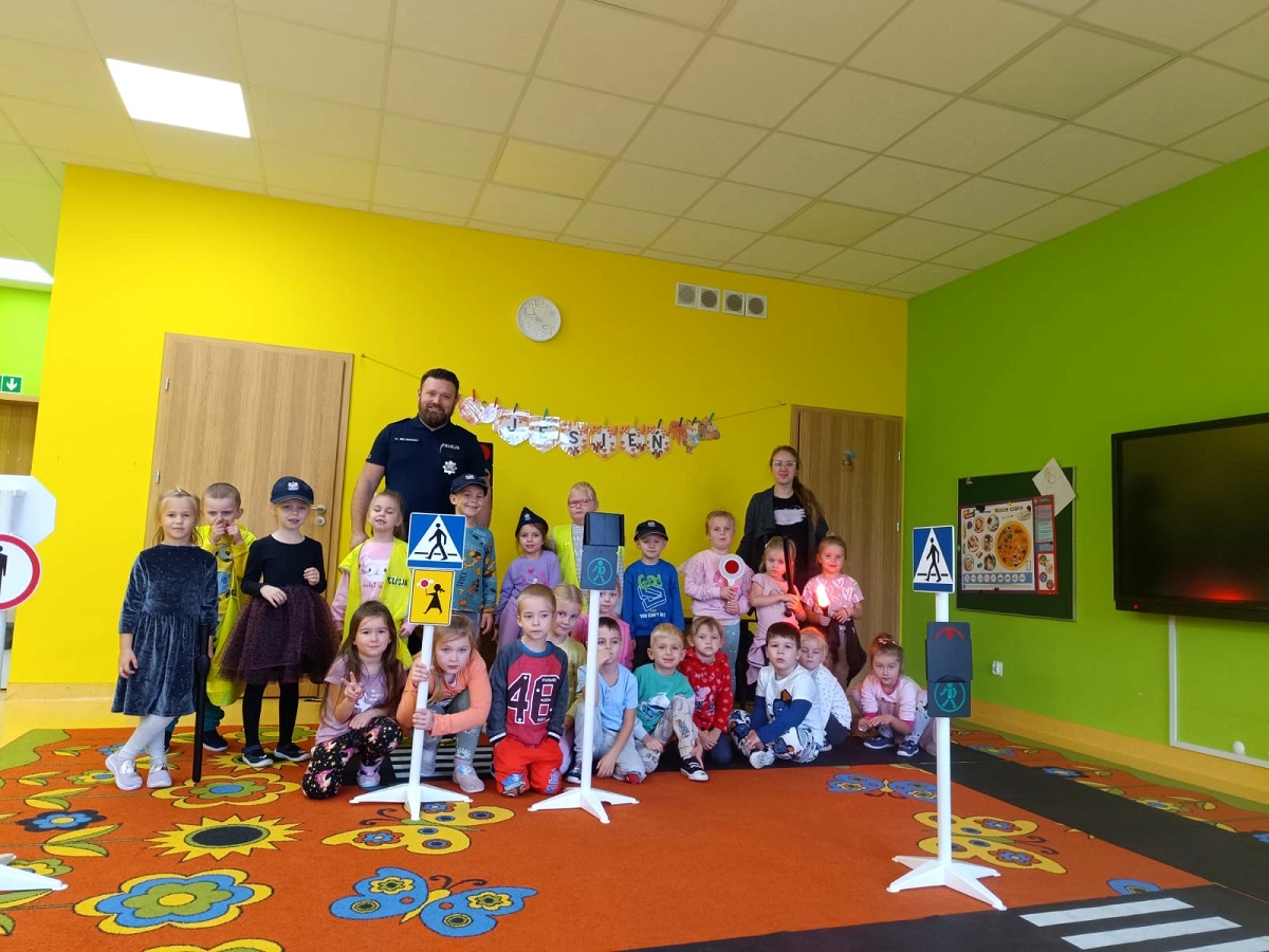 Dzielnicowi odwiedzili przedszkolaków z Cekcyna