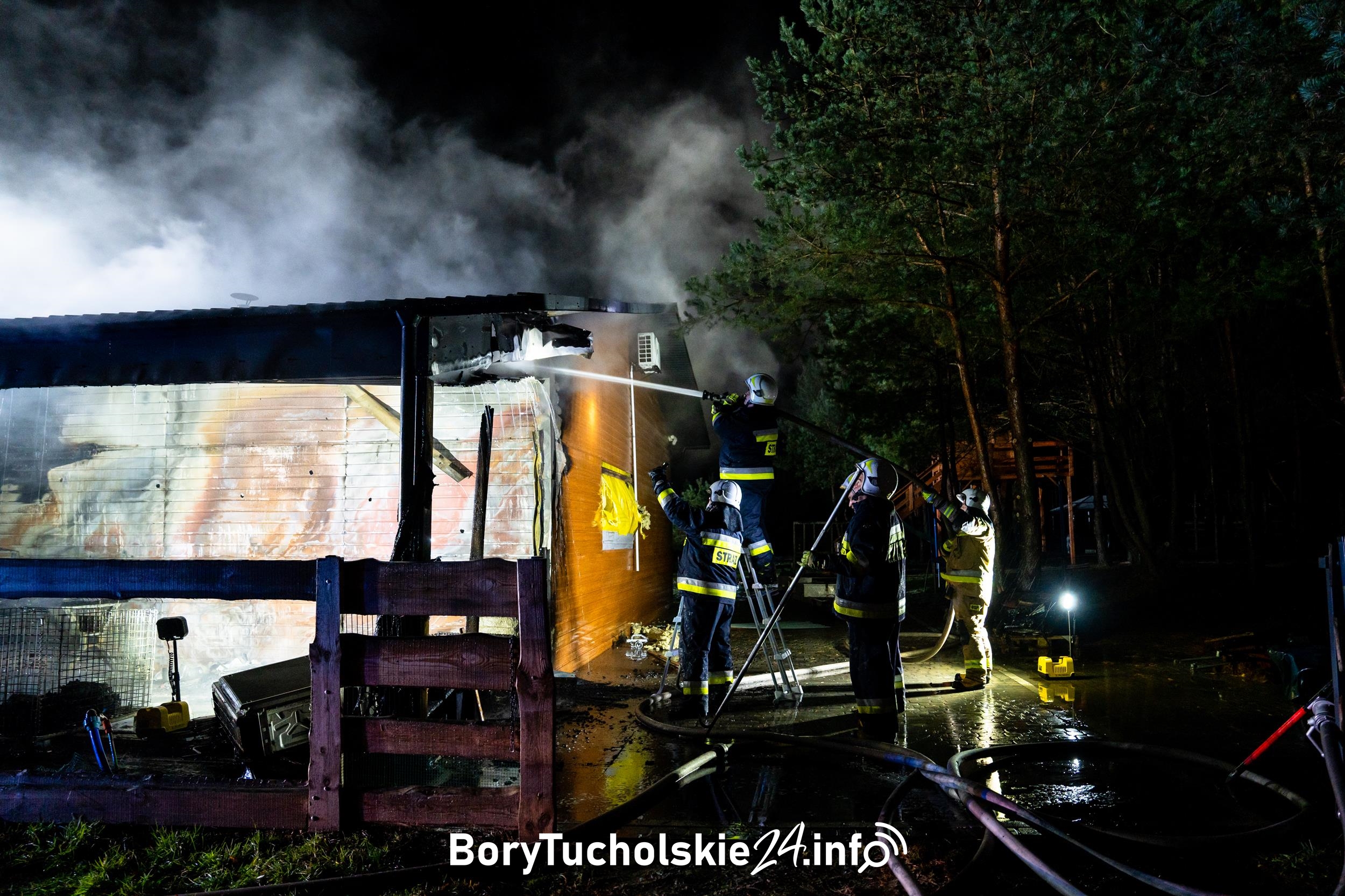 Pożar budynku w Brzozowych Błotach (ZDJĘCIA)