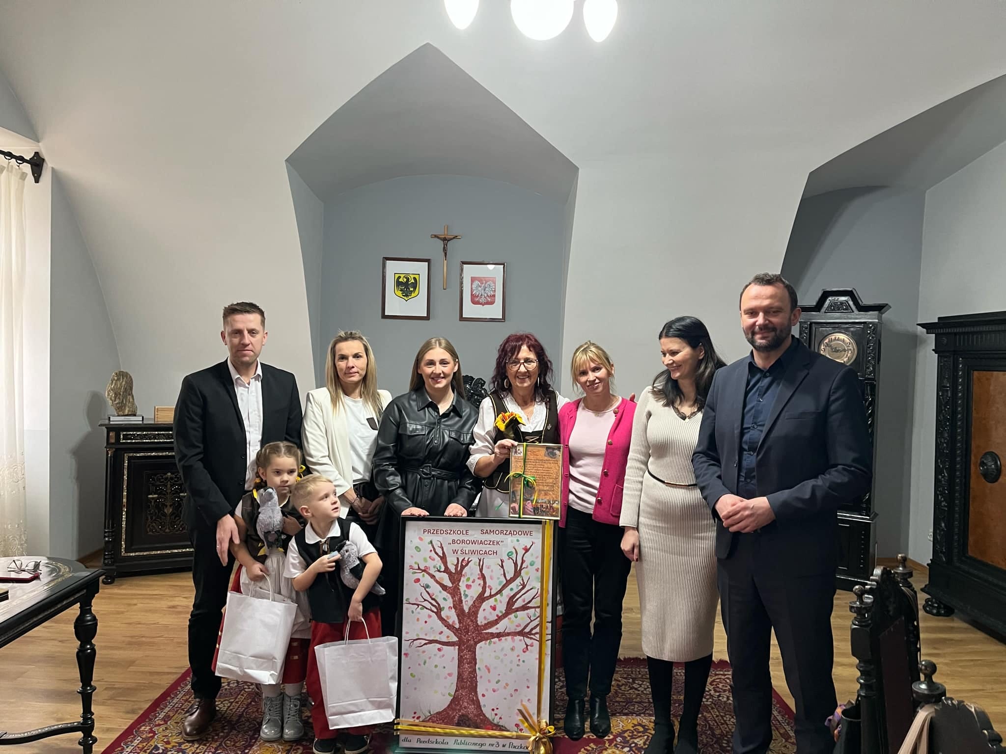 Delegacja ze śliwickiego „Borowiaczka” zawiozła czek i prezenty do Paczkowa
