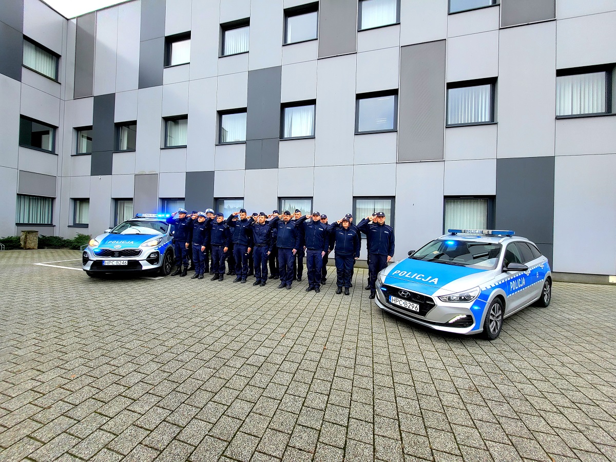 Tucholscy policjanci oddali hołd zmarłemu koledze