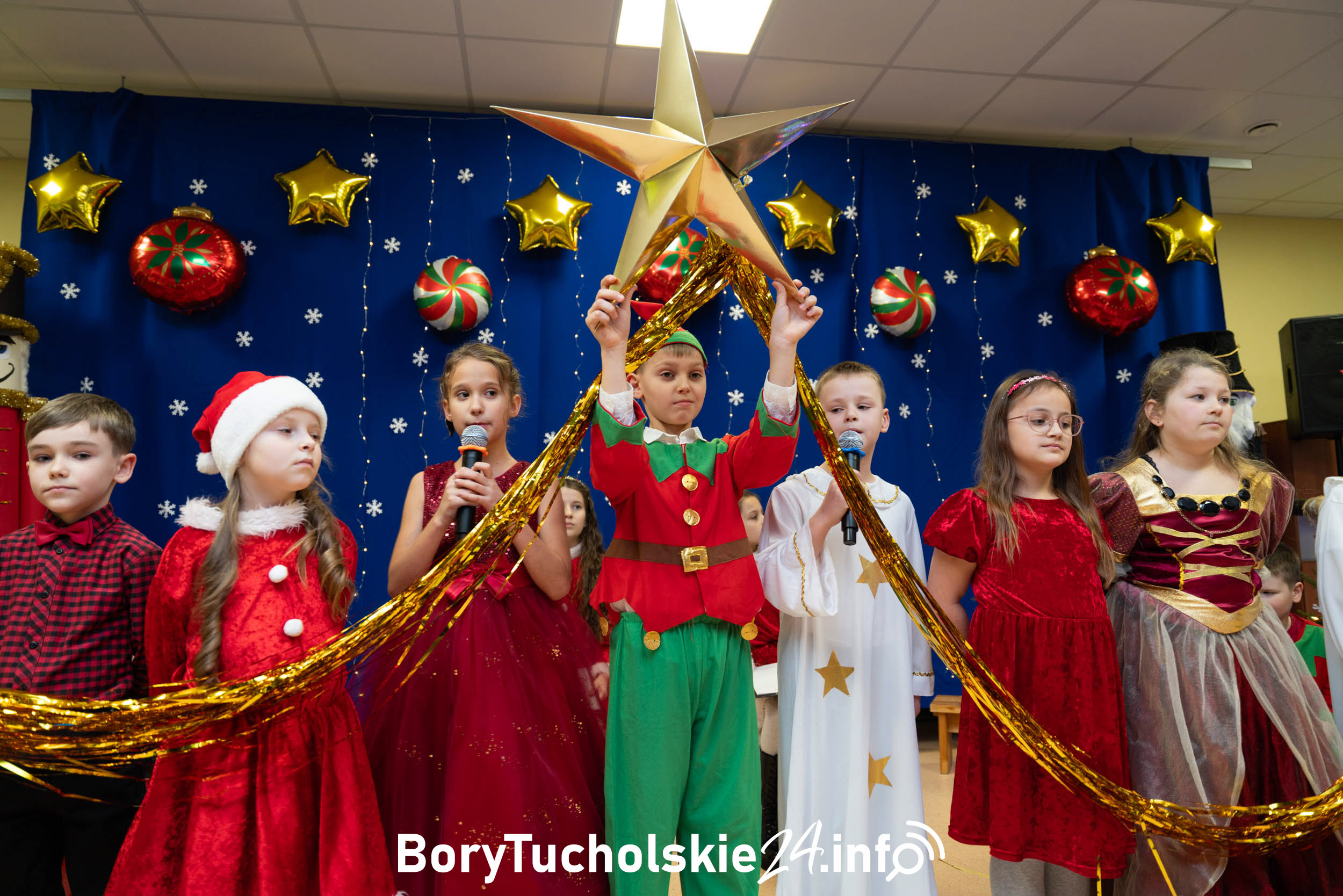 Świąteczny spektakl na „Spotkaniu przy choince” w Lińsku
