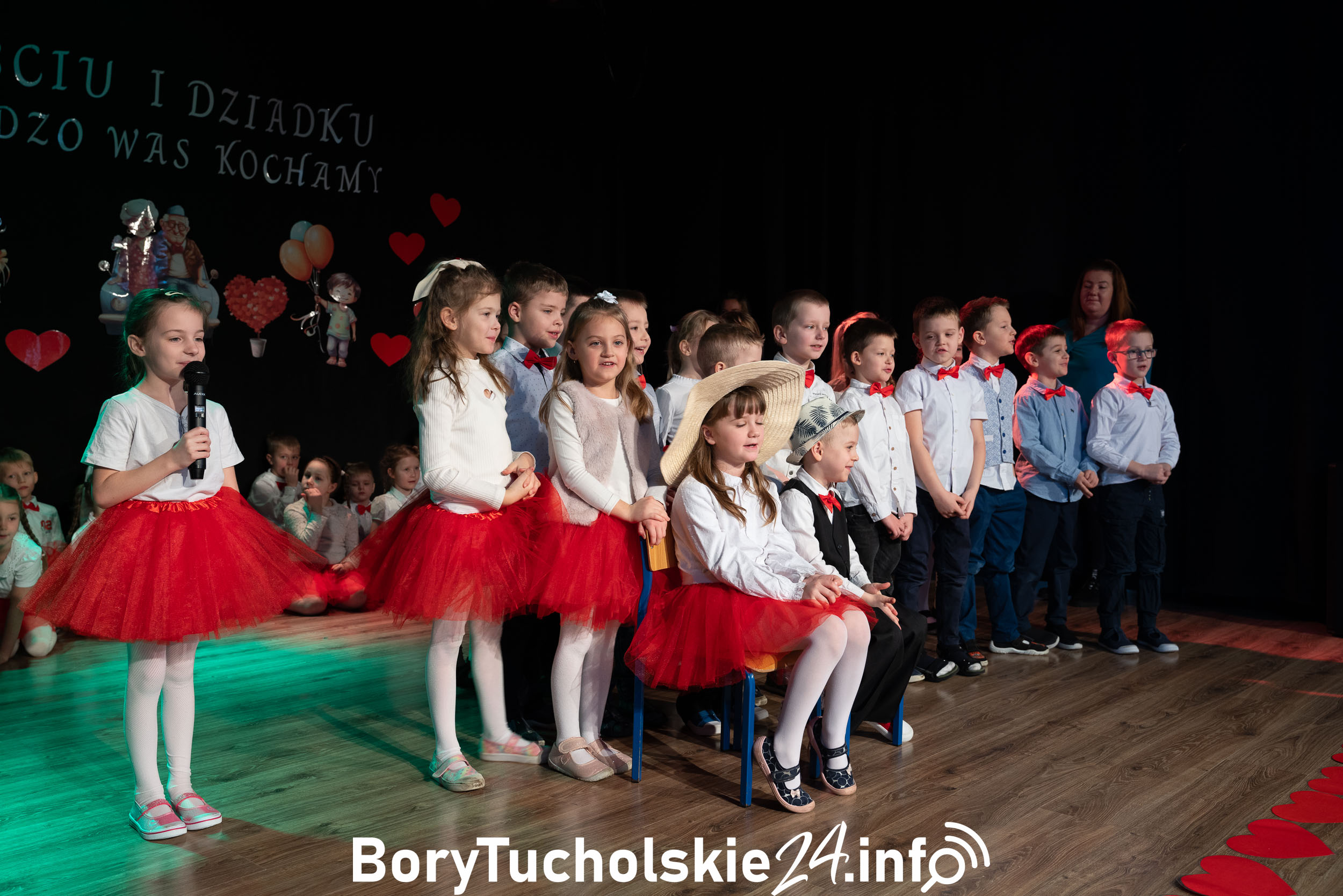 Obchody Dnia Babci i Dziadka w Gminnym Ośrodku Kultury w Cekcynie (DUŻO ZDJĘĆ)