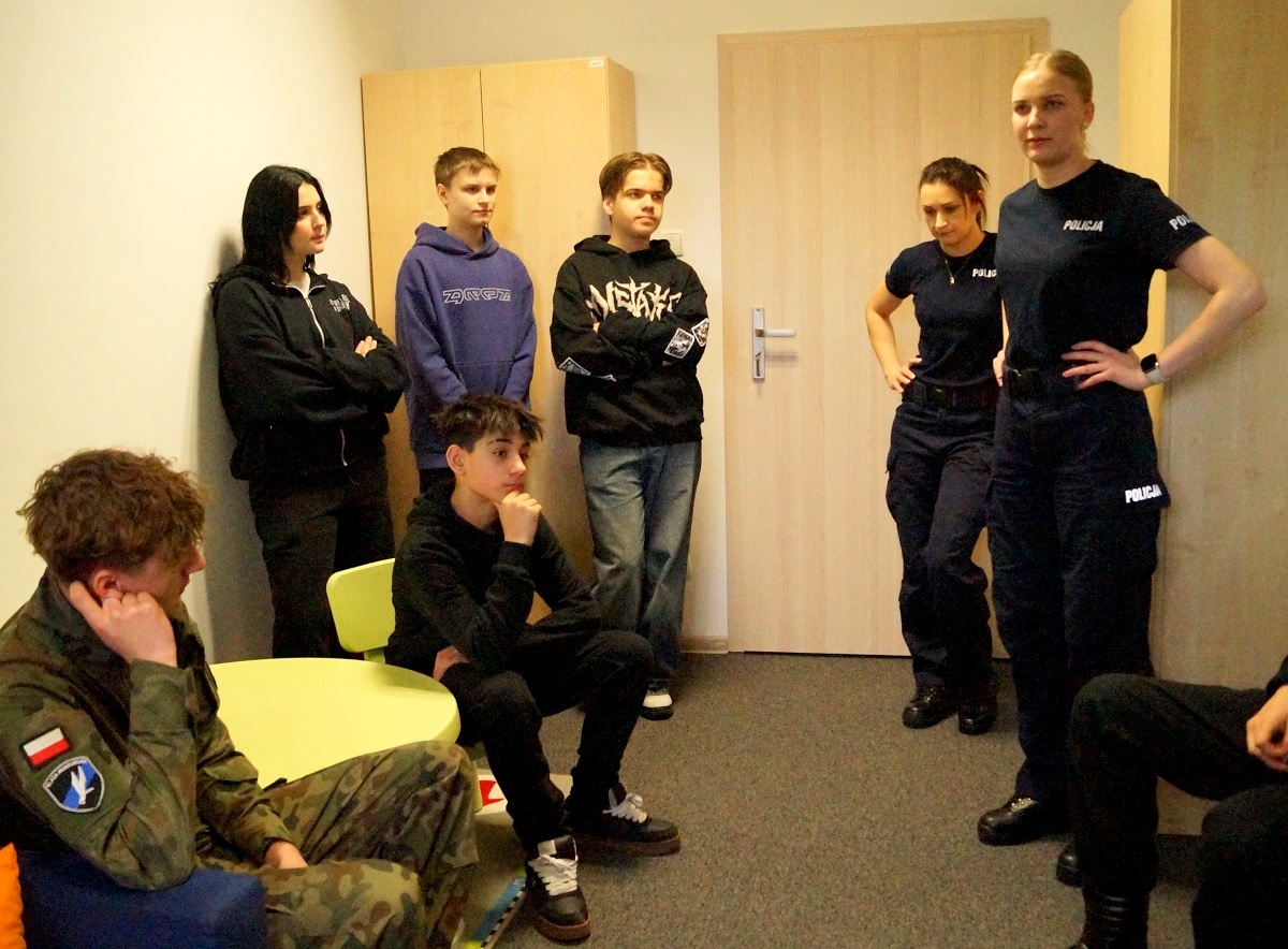 Uczniowie poznali tajniki pracy policjantów (FOTO)