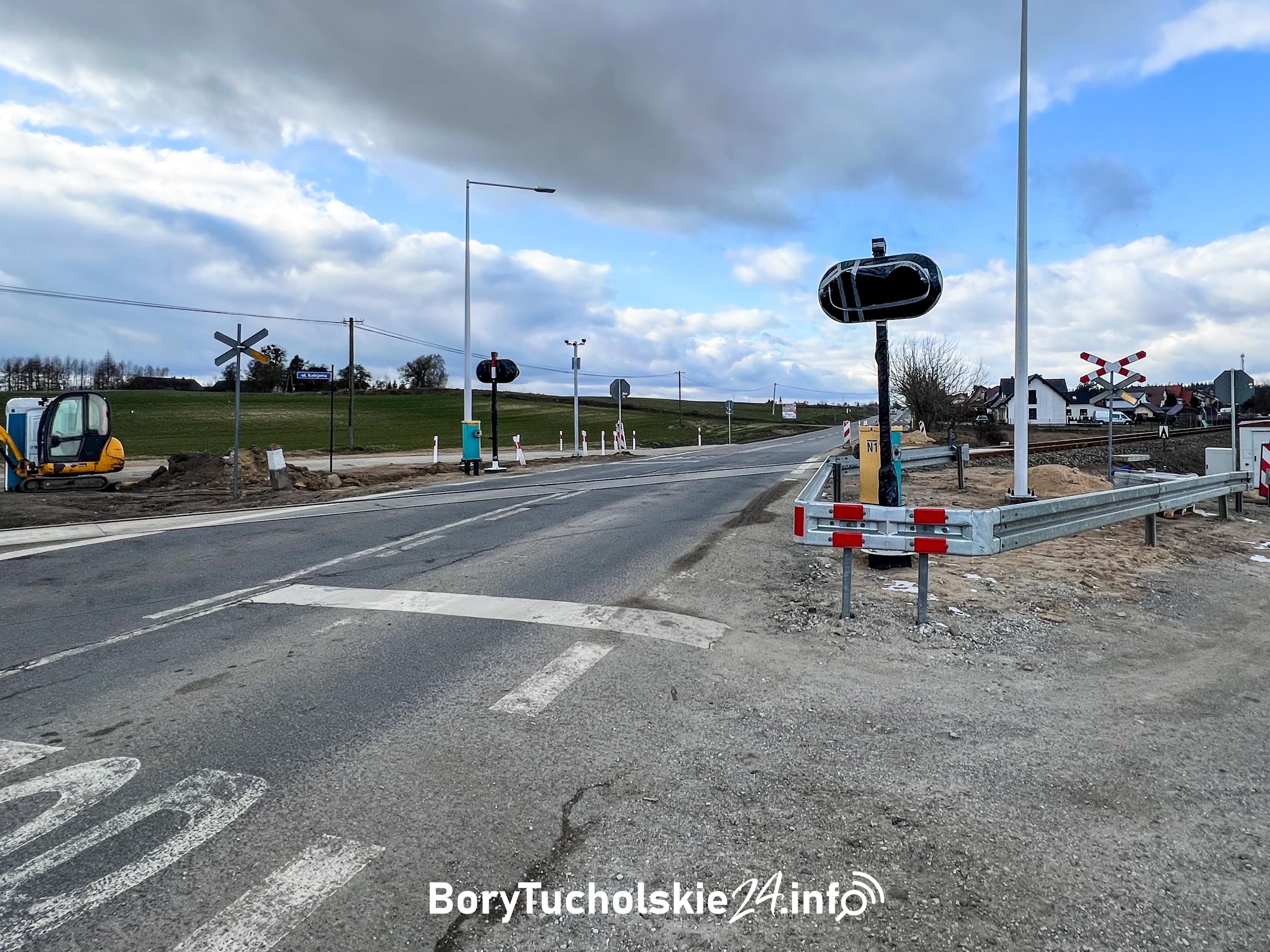 Montaż szlabanów na przejeździe kolejowym w Śliwicach (FOTO)