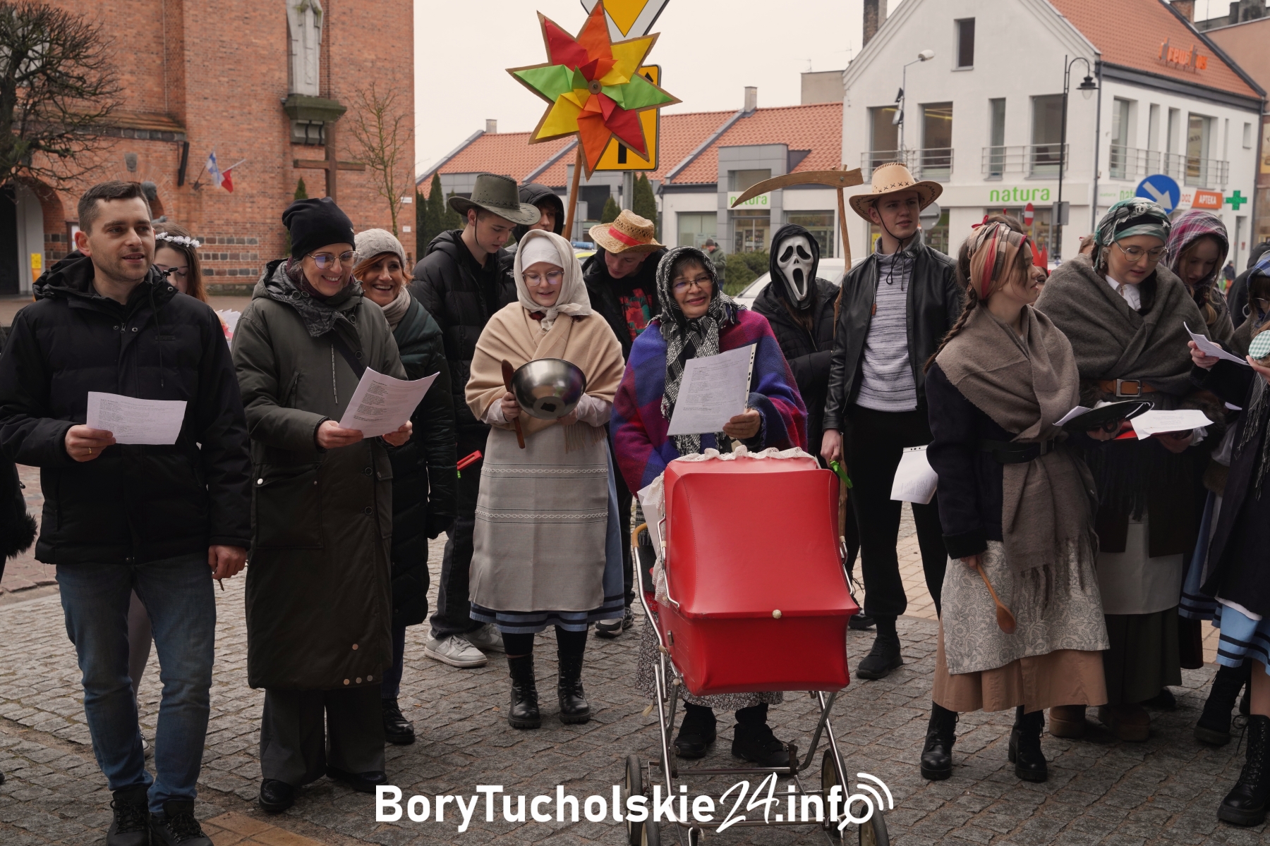 Korowód Kolędników w Tucholi – barwna podróż przez tradycję
