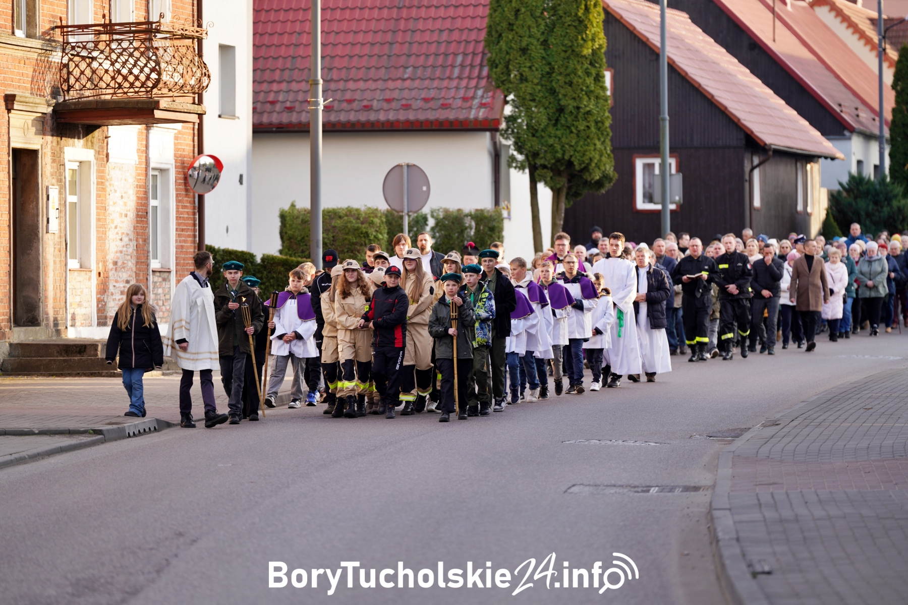 Droga krzyżowa przeszła ulicami Śliwic (FOTO)