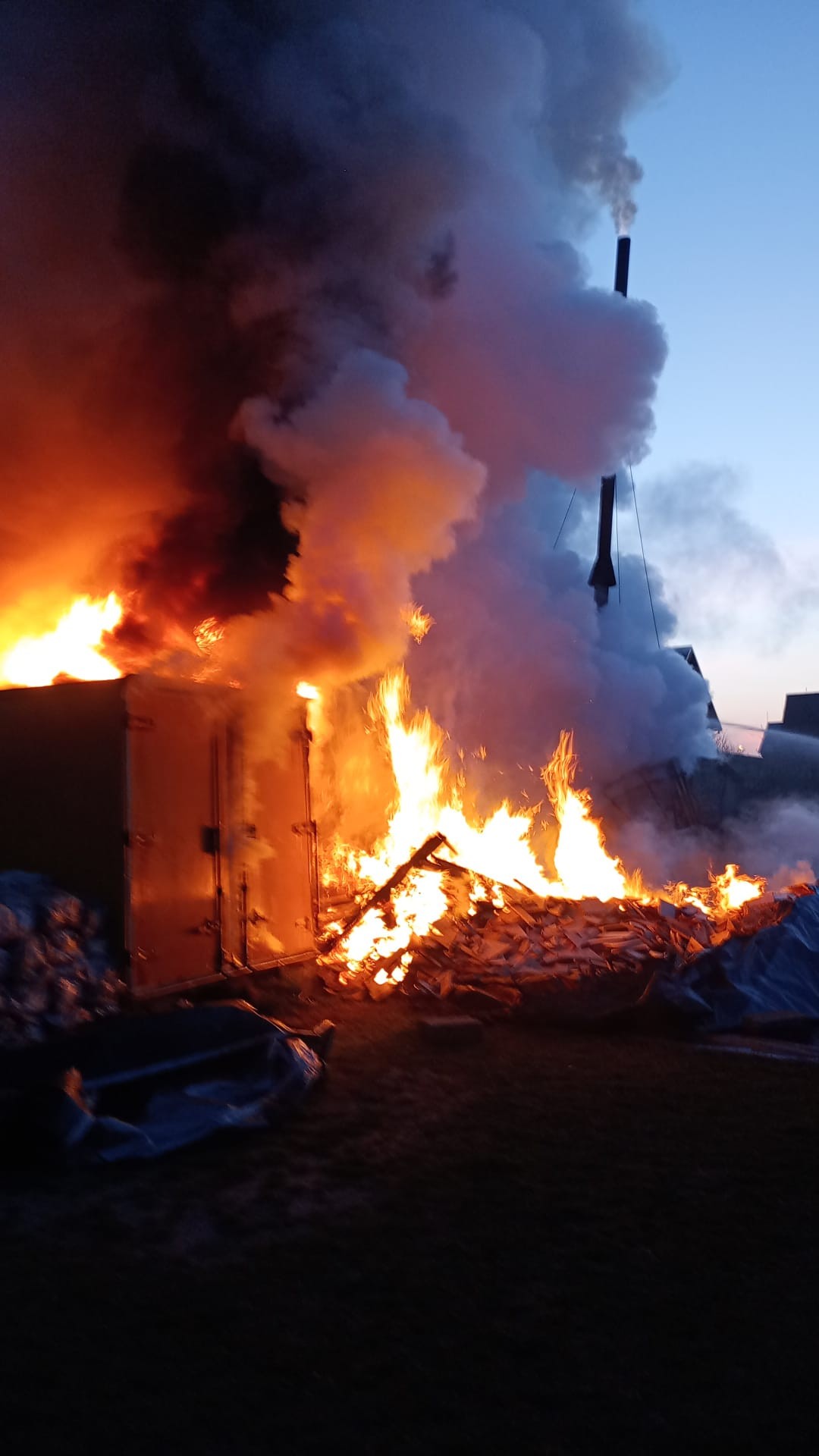 Pożar pieczarkarni w Czersku (FOTO)