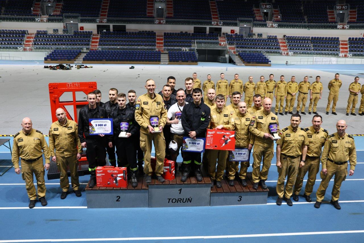 Strażacy KP PSP w Tucholi wicemistrzami zawodów rot asekuracyjnych