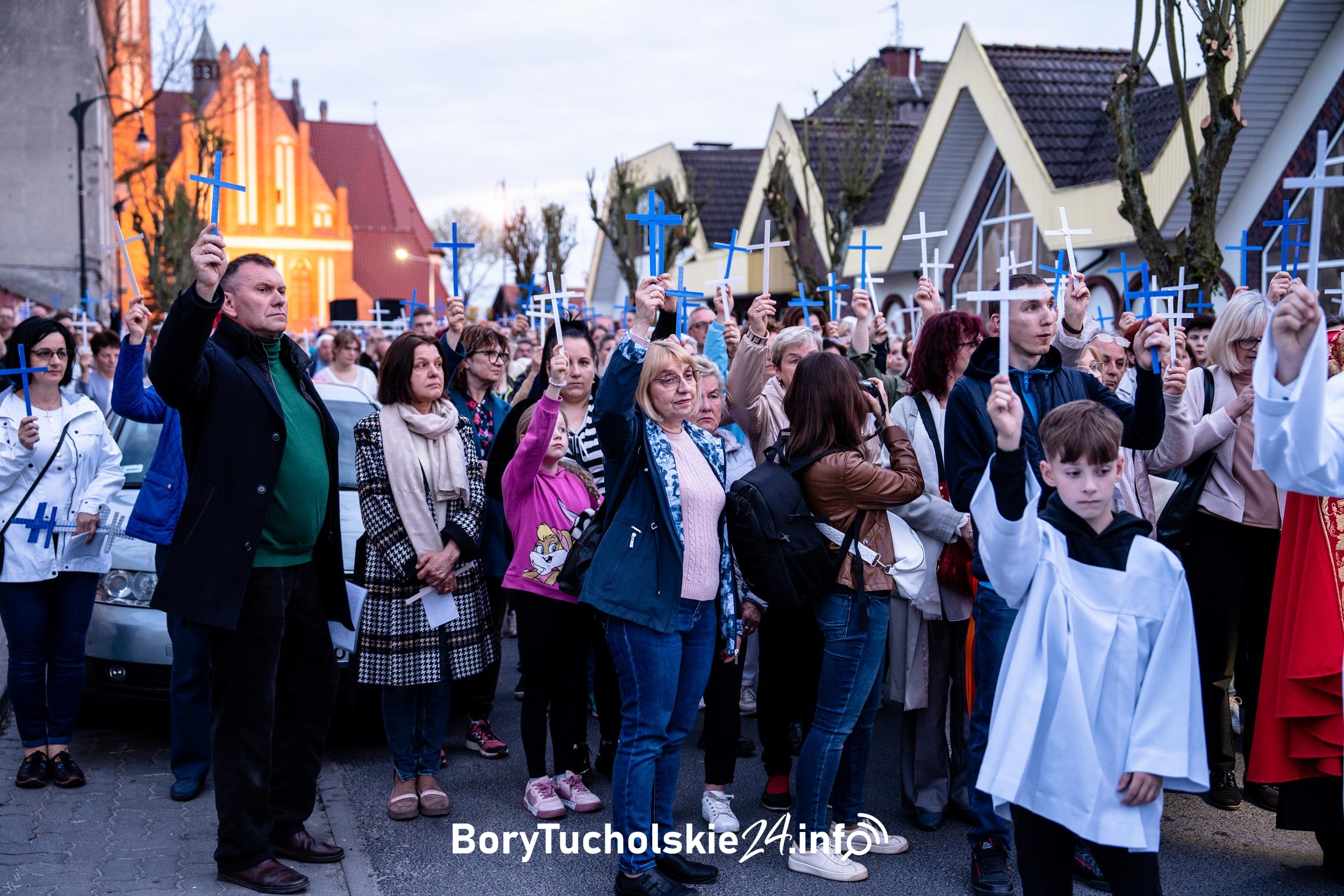 Droga krzyżowa na ulicach Czerska (FOTO, WIDEO)