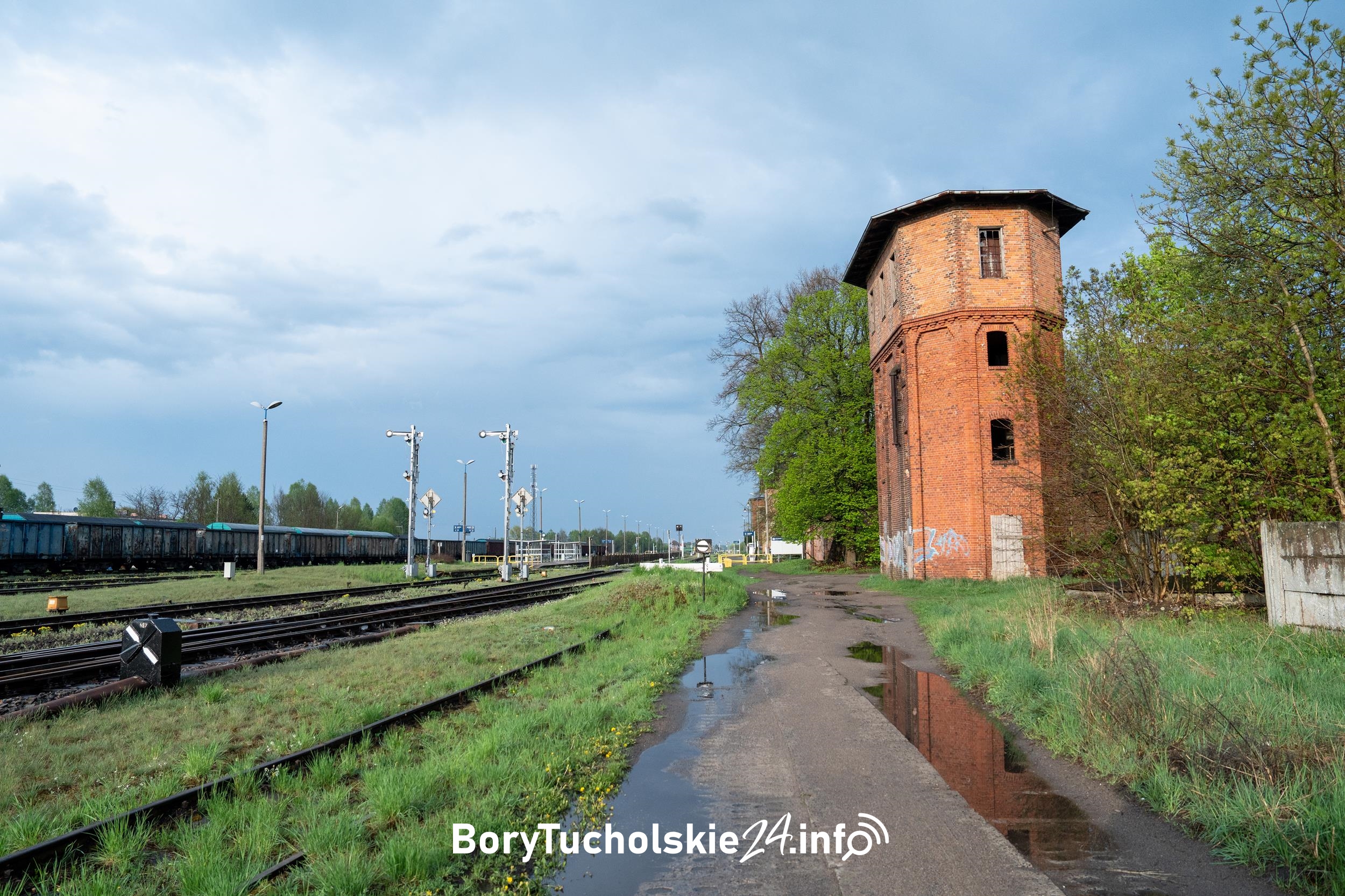 Miała być centrum młodzieżowym. Na razie wieża ciśnień niszczeje