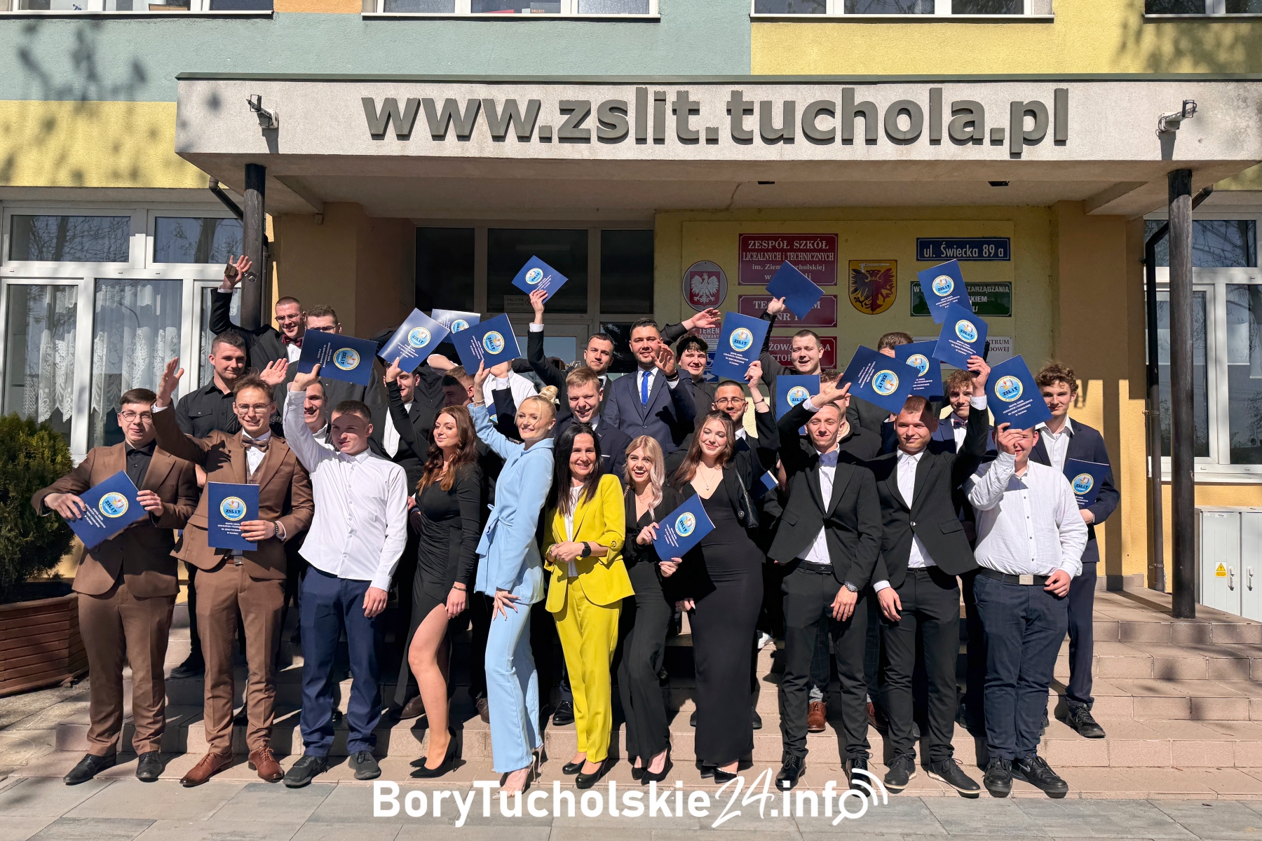 ZSLiT żegna absolwentów – ostatni dzwonek wybrzmiał, matura tuż-tuż