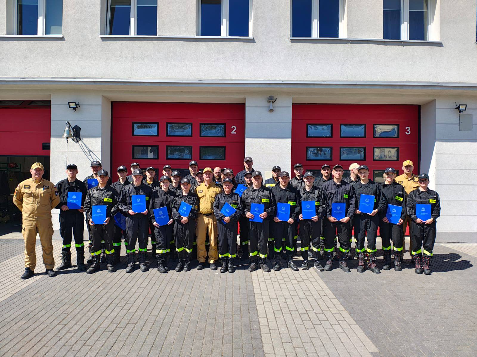 Nowe siły w jednostkach powiatu tucholskiego - 30 druhów ukończyło kurs podstawowy OSP (FOTO)