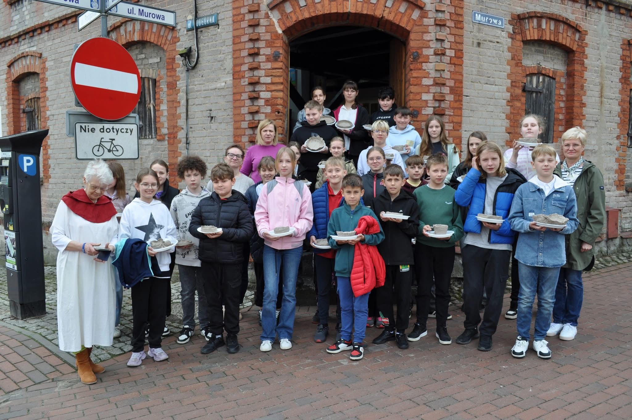 Warsztaty z historią w tle – uczniowie SP nr 1 w Tucholi poznali czasy Bolesława Chrobrego