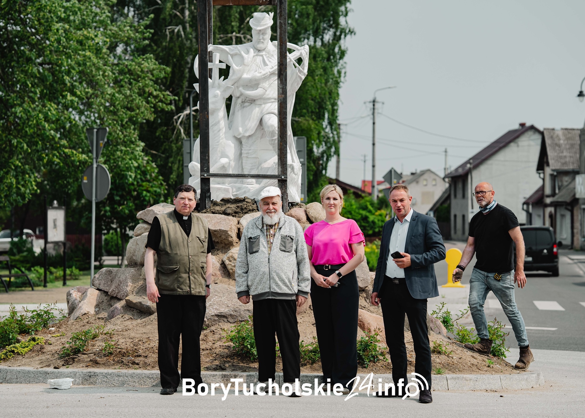 Na rondzie w Śliwicach stanęła figura św. Huberta (FOTO, WIDEO)