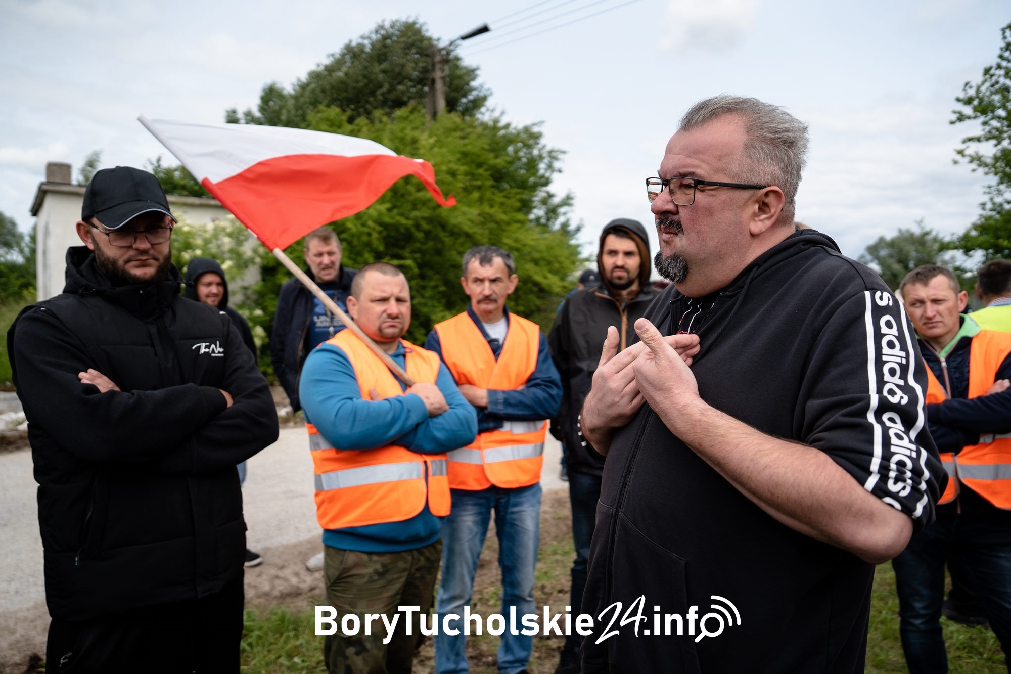 Hodowcy byli pod bramą firmy. Kupujący wyszedł z nimi rozmawiać. Co usłyszeli?