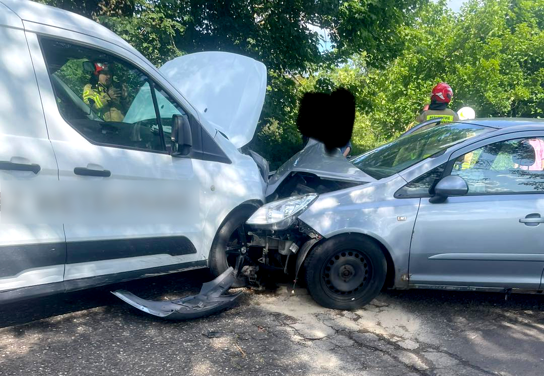 Czołówka we Wierzchlesie. Jedna osoba trafiła do szpitala