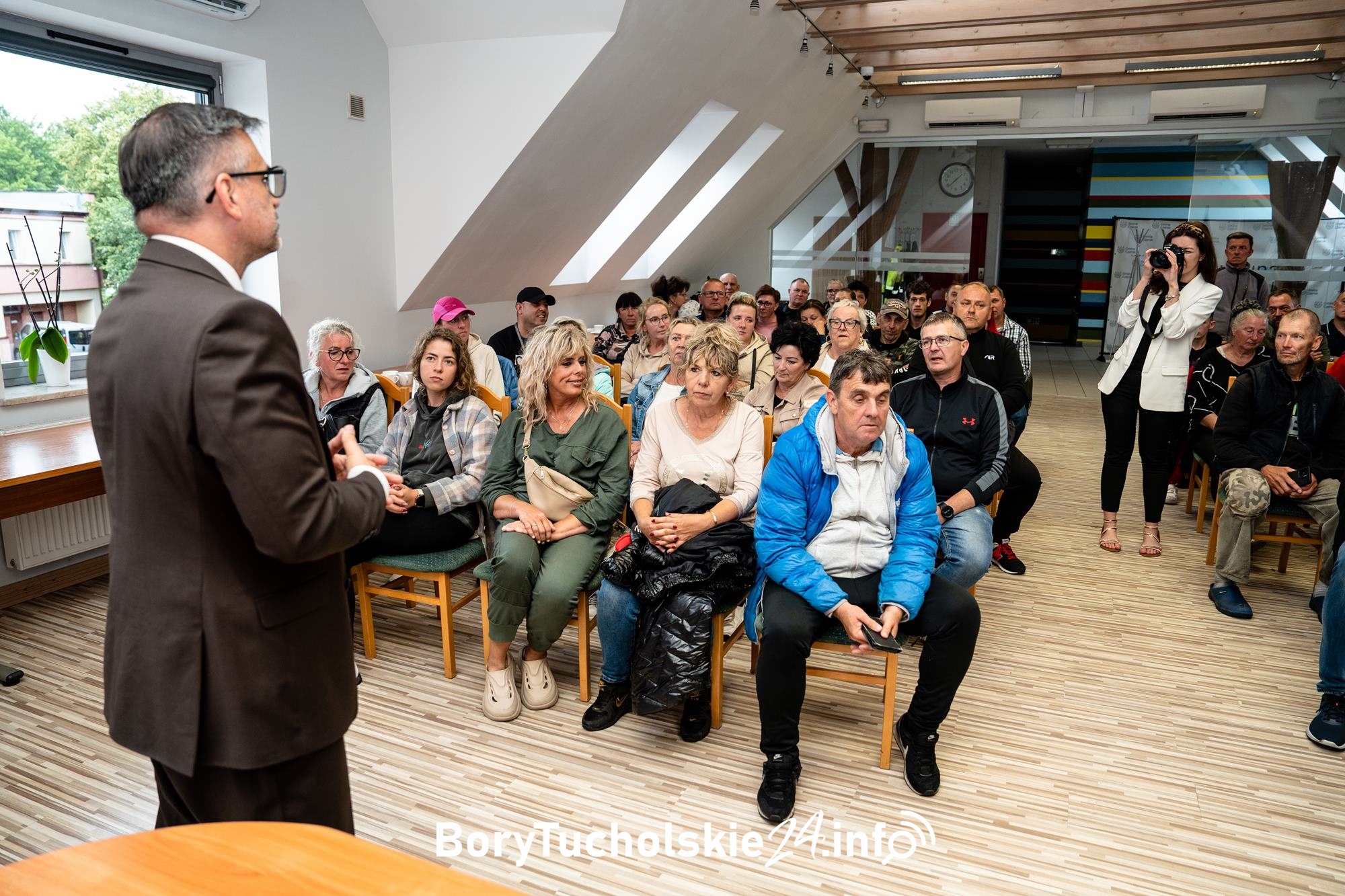 Spotkanie z handlującymi na targowisku. Czy są zastrzeżenia do placu Piekarka? (FOTO)