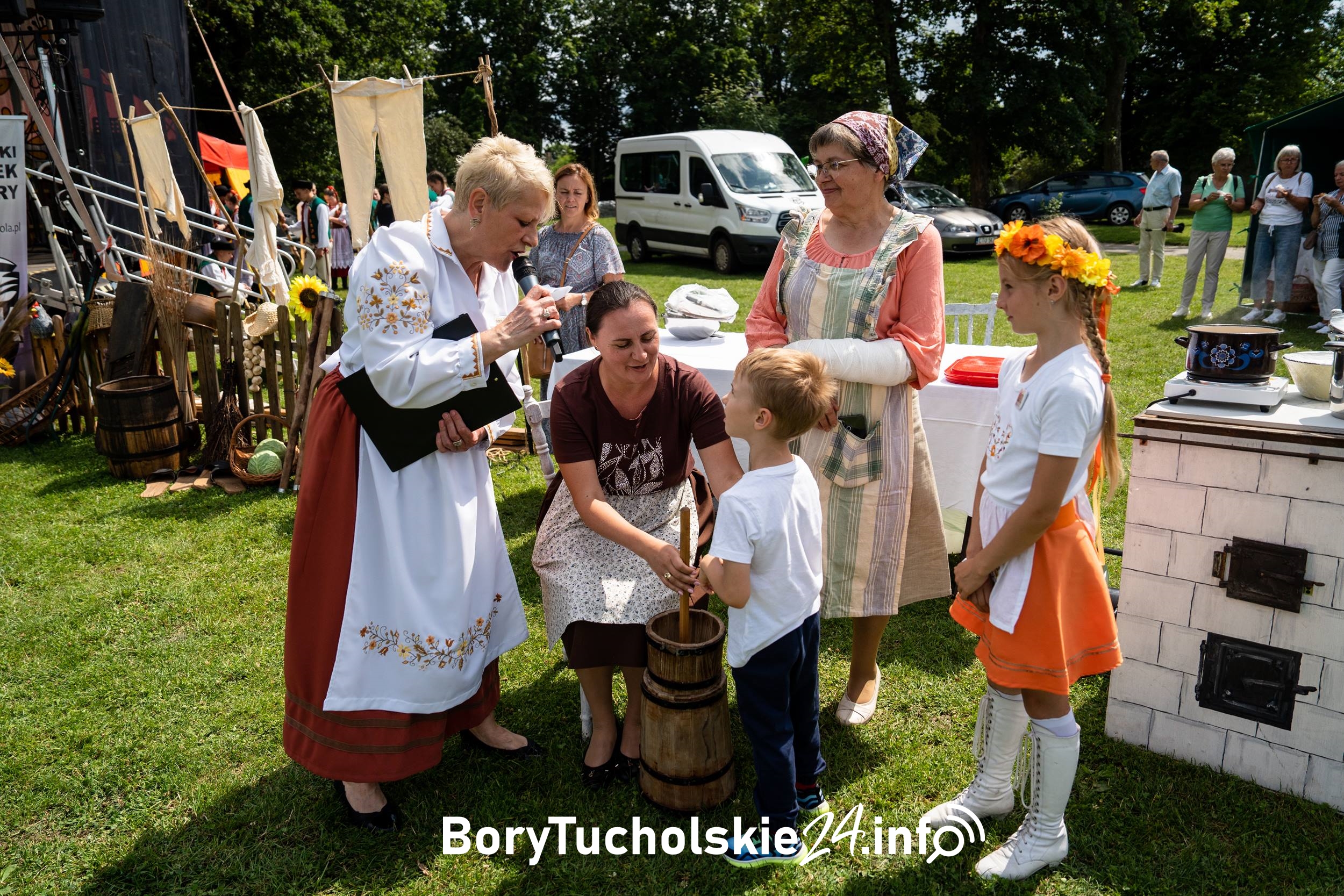 Dzień Folkloru Borowiackiego w Parku Zamkowym w Tucholi (FOTO)