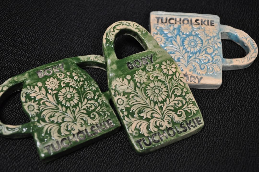 Borowiackie pamiątki w sklepiku Muzeum Borów Tucholskich