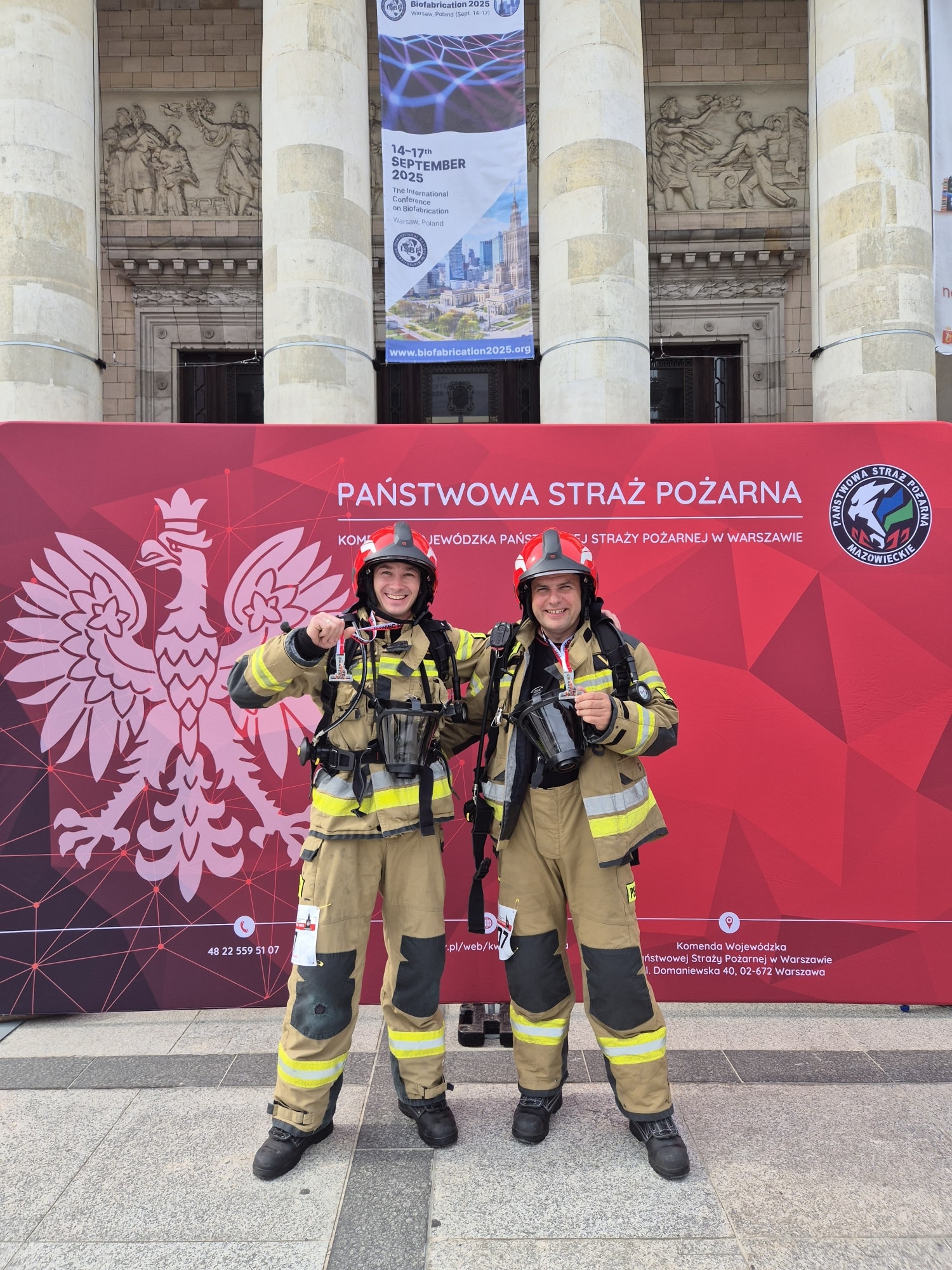 Strażacy z Tucholi zdobyli 30. piętro Pałacu Kultury 