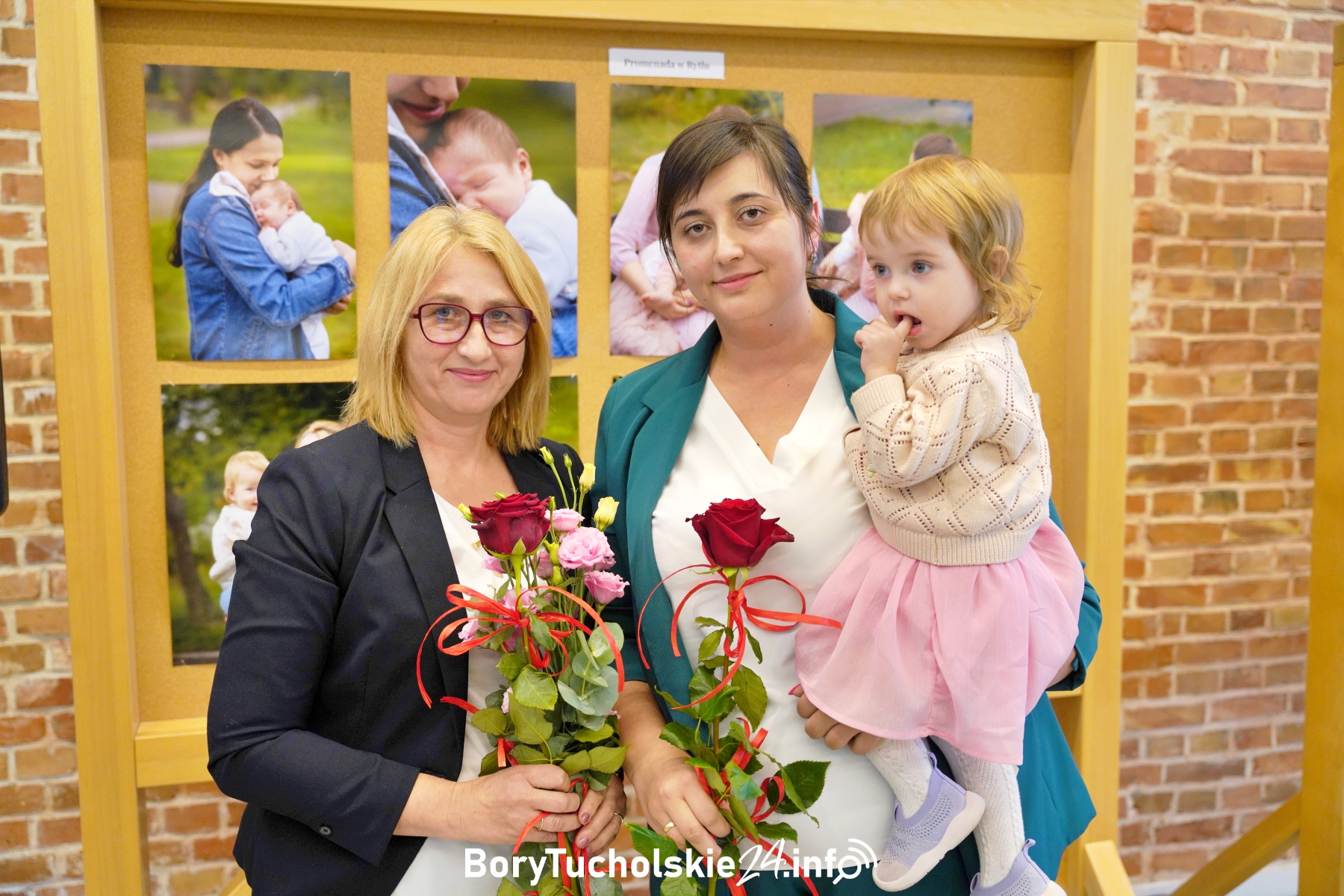 Bliskość w kadrze – wystawa Mam karmiących piersią i butelką w Czersku (FOTO, WIDEO)