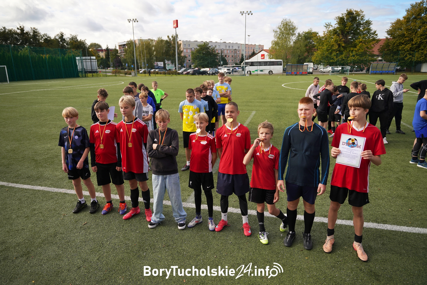 SP nr 5 w Tucholi triumfuje w Igrzyskach Młodzieży Szkolnej chłopców w piłce nożnej (FOTO, WIDEO)