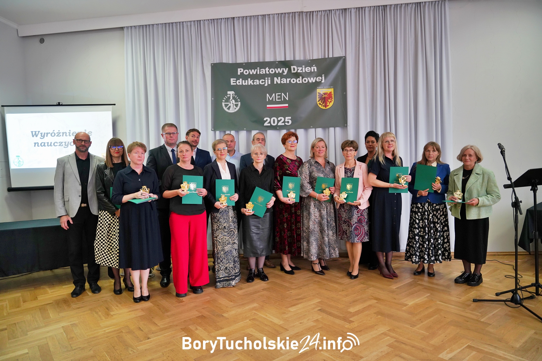 Pasowani szablą Kilińskiego i wyróżnieni za wkład w edukację (FOTO, WIDEO)