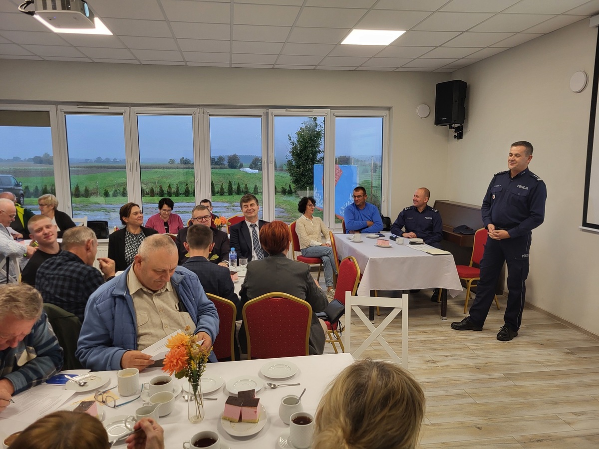 Tucholscy policjanci spotkali się z mieszkańcami gminy Lubiewo