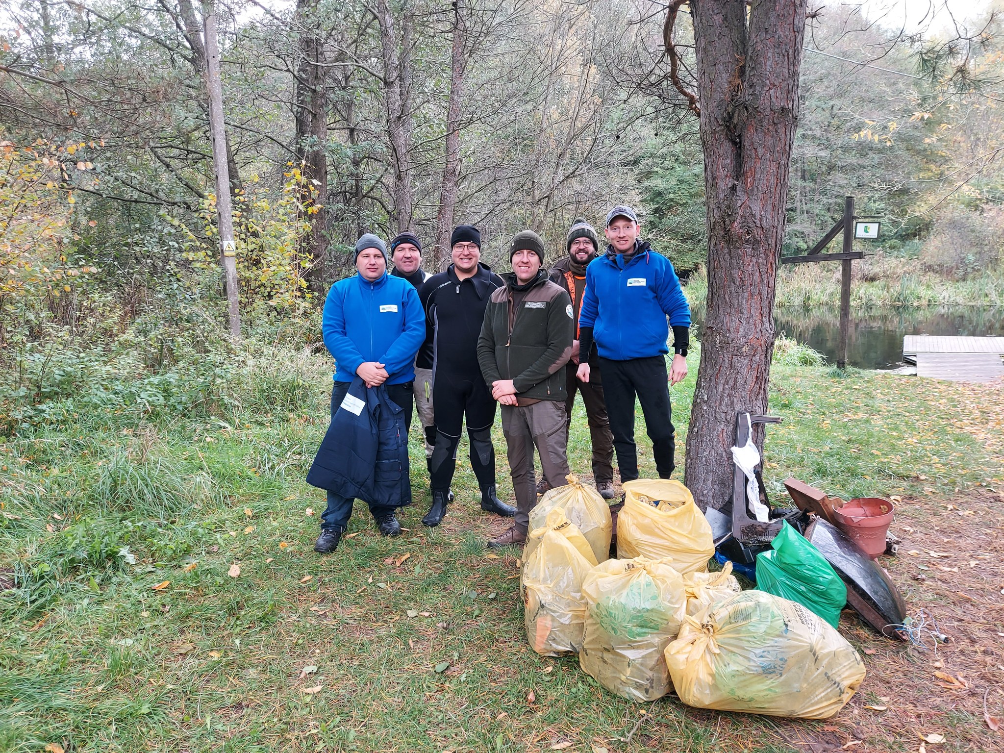 Wspólnie posprzątali Brdę – zebrali 19 worków odpadów (FOTO)
