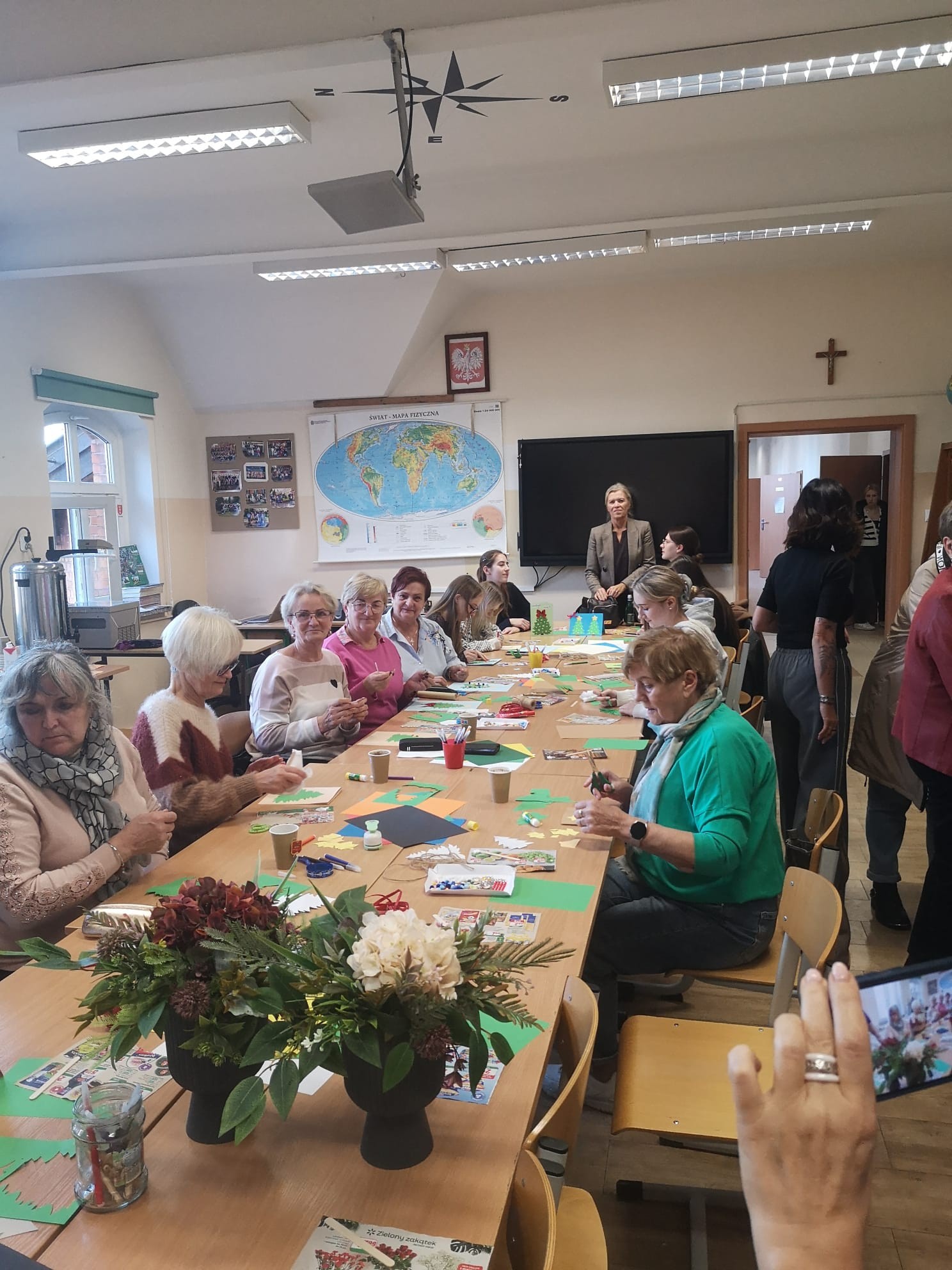 Spotkanie międzypokoleniowe w LO im. Wincentego Pola w Czersku (FOTO)