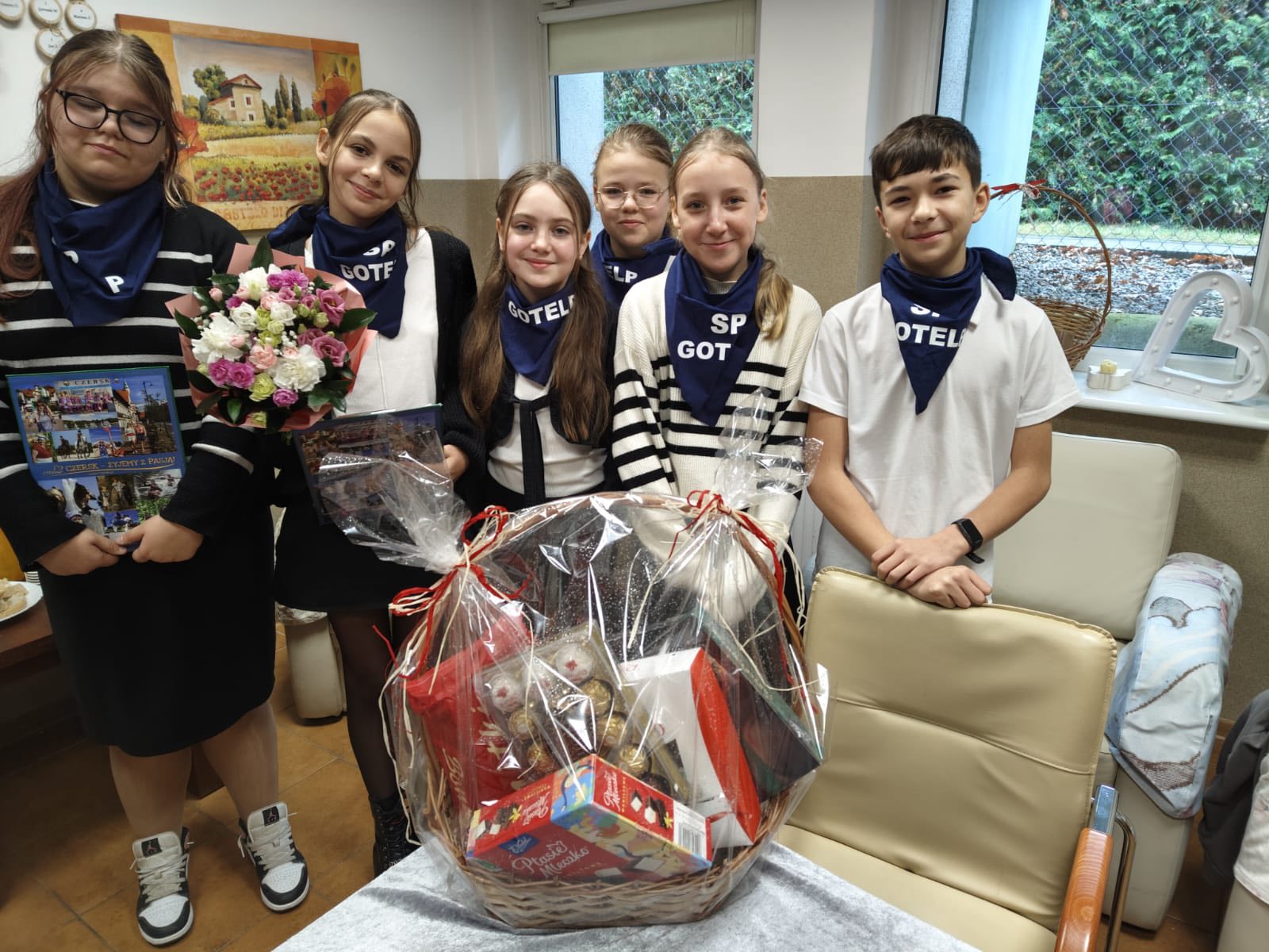 Uczniowie ze szkoły w Gotelpiu odwiedzili dom seniora w Czersku