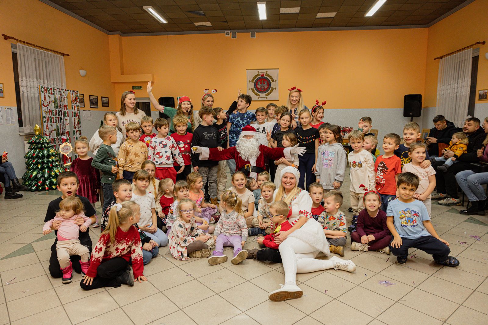 Mikołaj przyszedł do dzieci ze Starogardzkiego. Pierwsza taka impreza na osiedlu (FOTO, WIDEO)