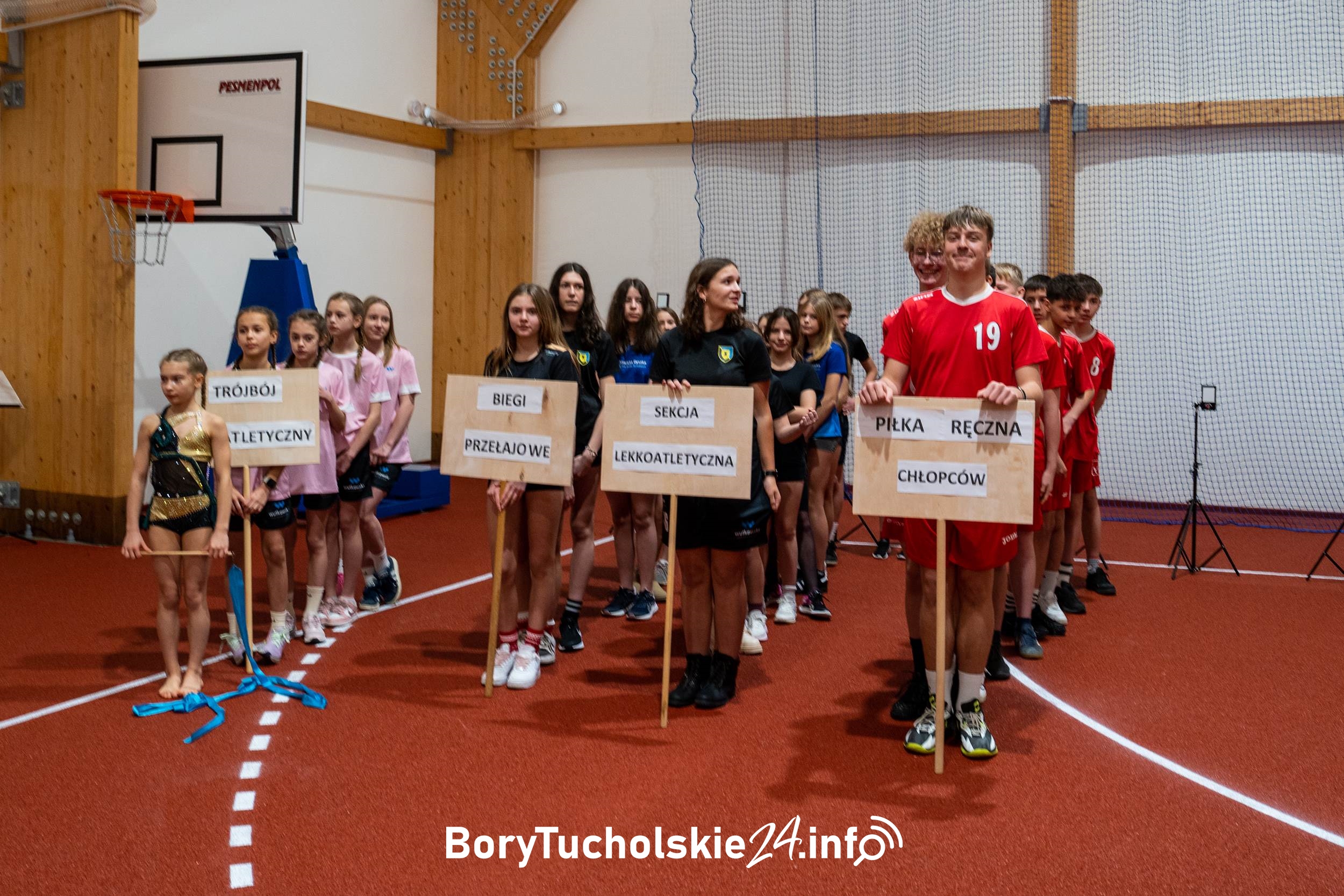 Ma służyć uczniom i mieszkańcom. Hala sportowa w Śliwicach otwarta (DUŻO ZDJĘĆ, WIDEO)