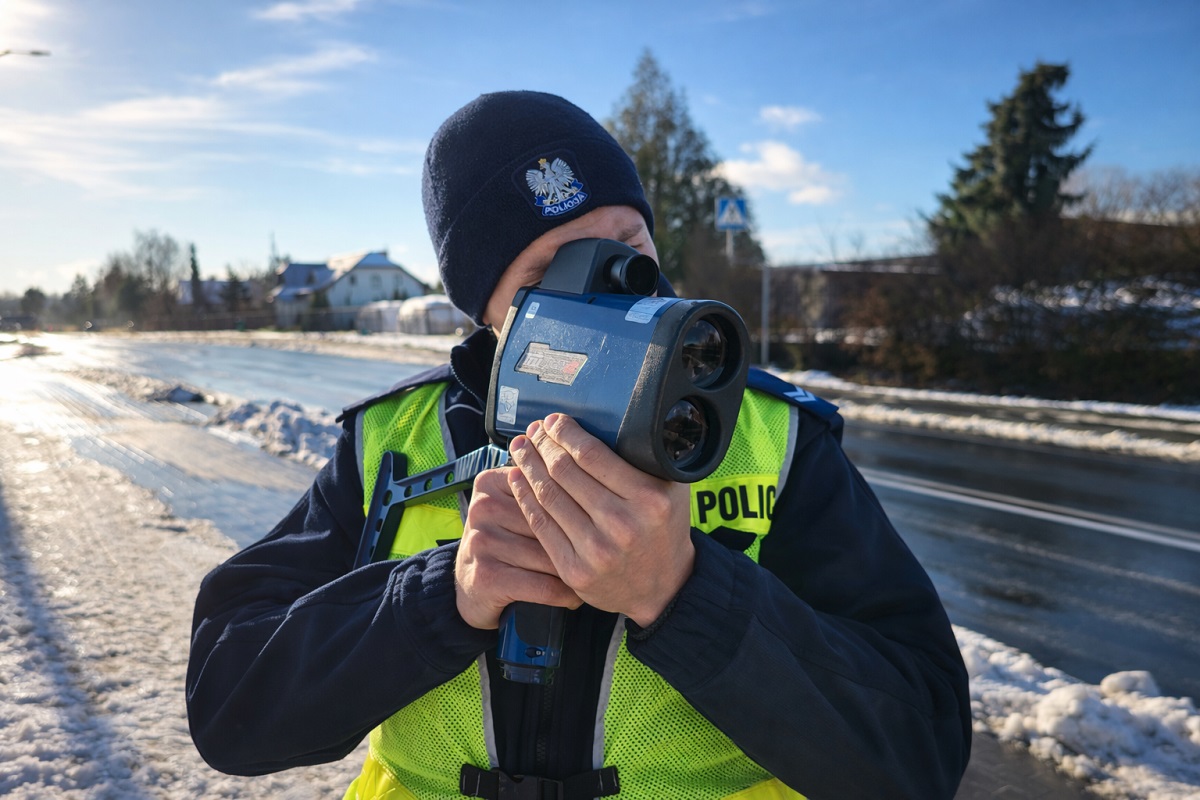 Dwa prawa jazdy zatrzymane w jeden weekend. Policyjne kontrole w Żalnie