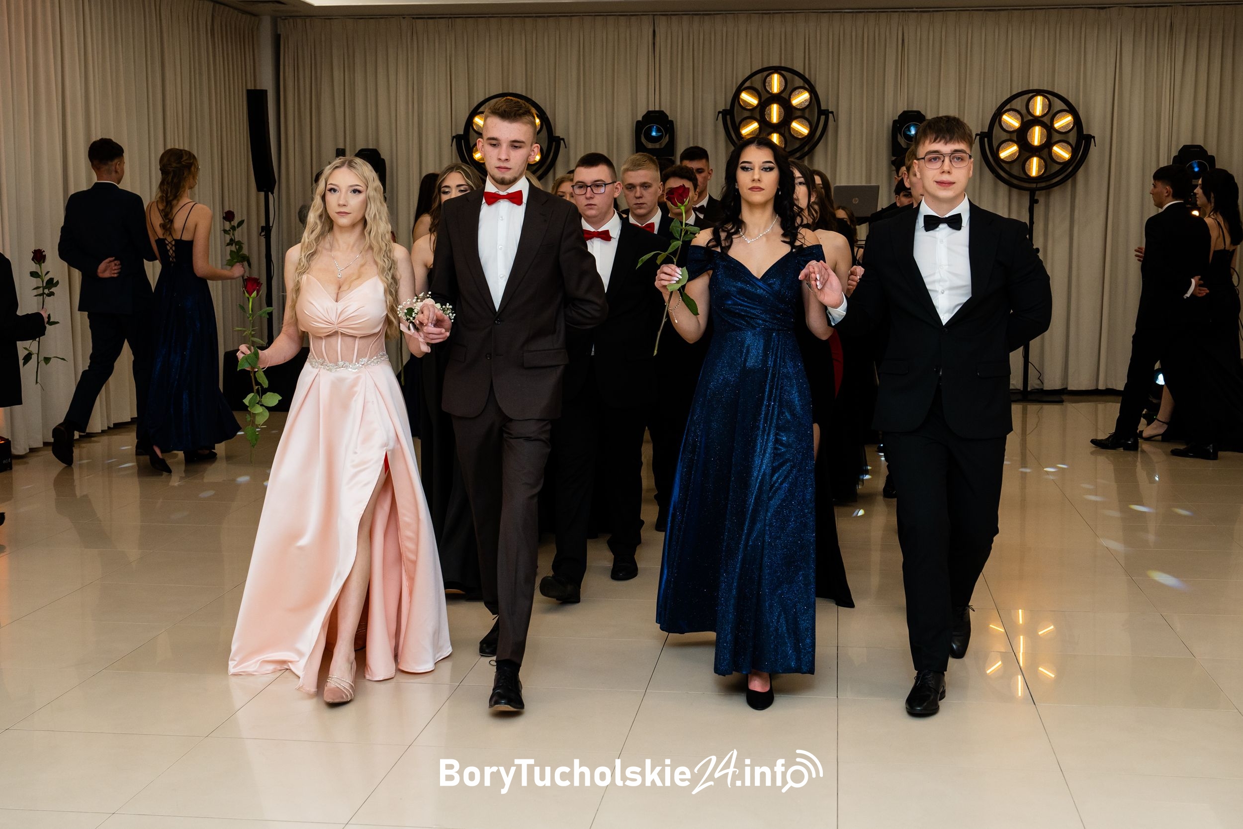 Uczniowie i nauczyciele bawili się na studniówce ZSLiA w Tucholi (DUŻO FOTO, WIDEO)