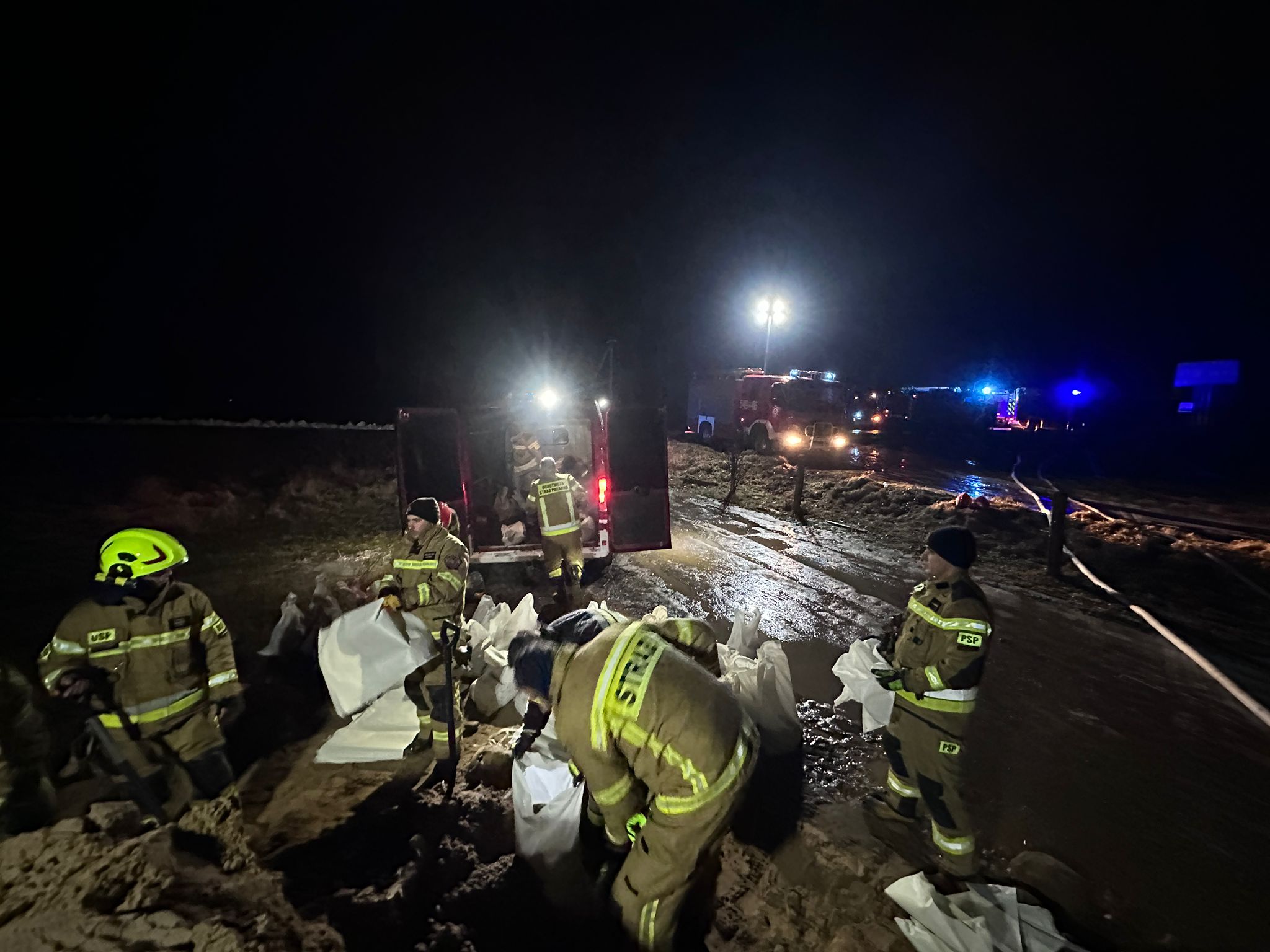Bardzo trudna sytuacja w regionie. Strażacy mają pełne ręce roboty (FOTO, WIDEO)