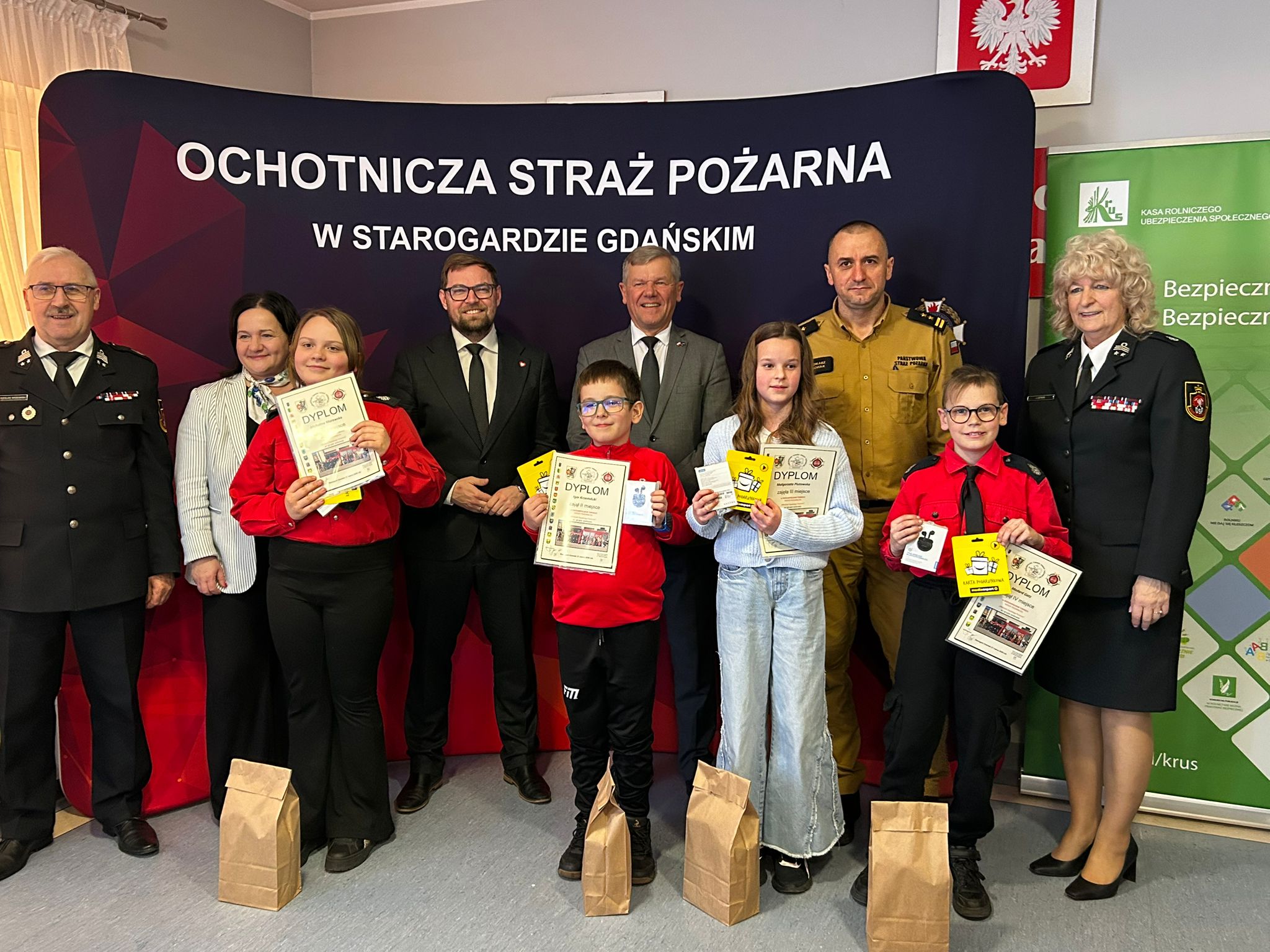 Drugie miejsce Igora Krzemińskiego w powiatowym turnieju wiedzy pożarniczej