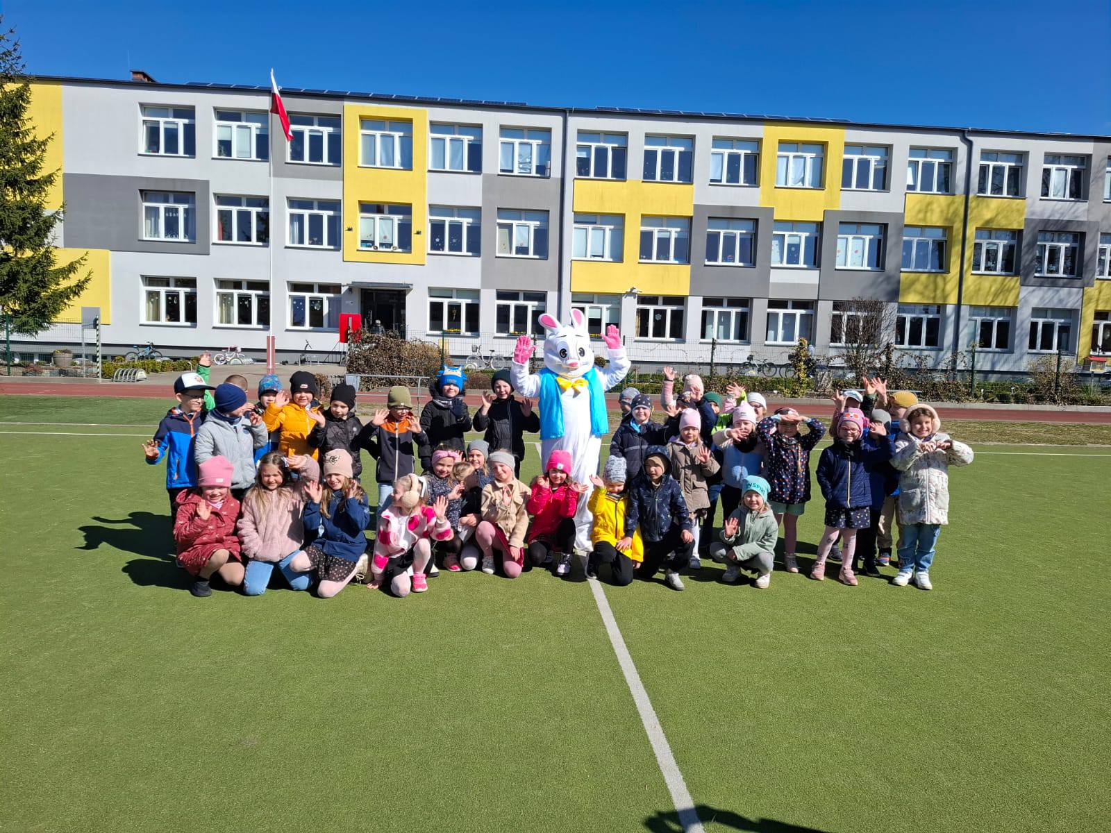 Wielkanocne poszukiwania zajączka w SP nr 3 w Tucholi (FOTO)