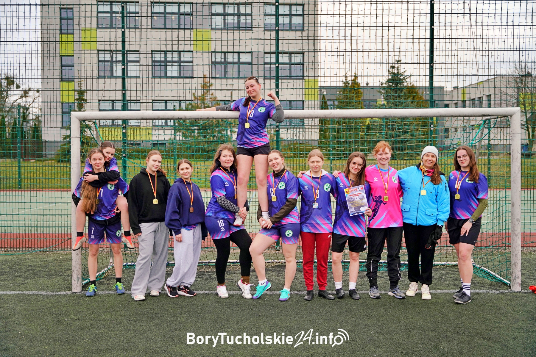 Mistrzostwo powiatu dla Technikum Leśnego w piłce nożnej dziewcząt (FOTO, WIDEO)