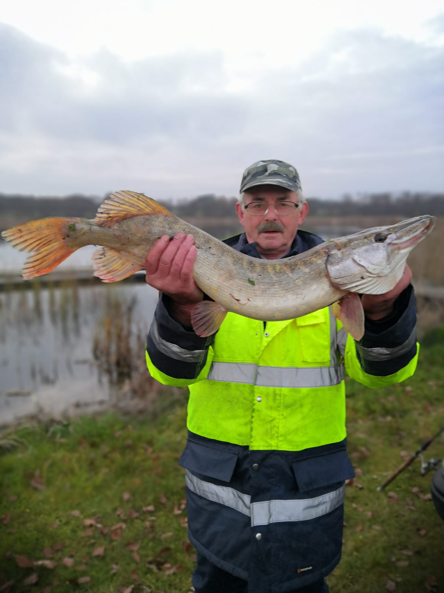Takie ryby pływają w jeziorze w Lińsku (FOTO)