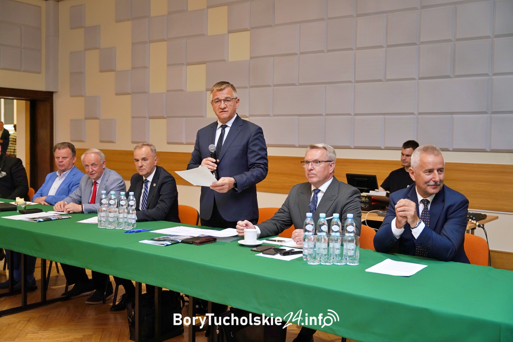 Konwent burmistrzów obraduje w Tucholi. Ważna informacja o ścieżce rowerowej do Małego Mędromierza (FOTO, WIDEO)