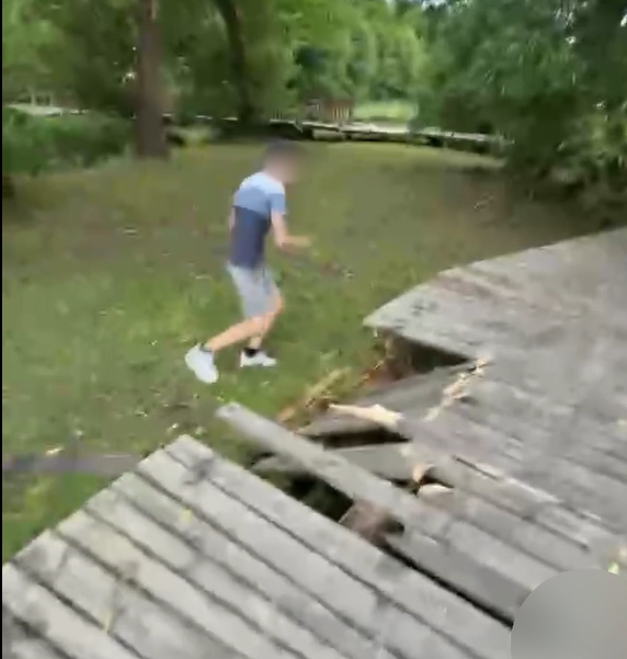 Wandalizm i wulgaryzmy.. Co wydarzyło się w środę wieczorem w Czersku? (WIDEO)