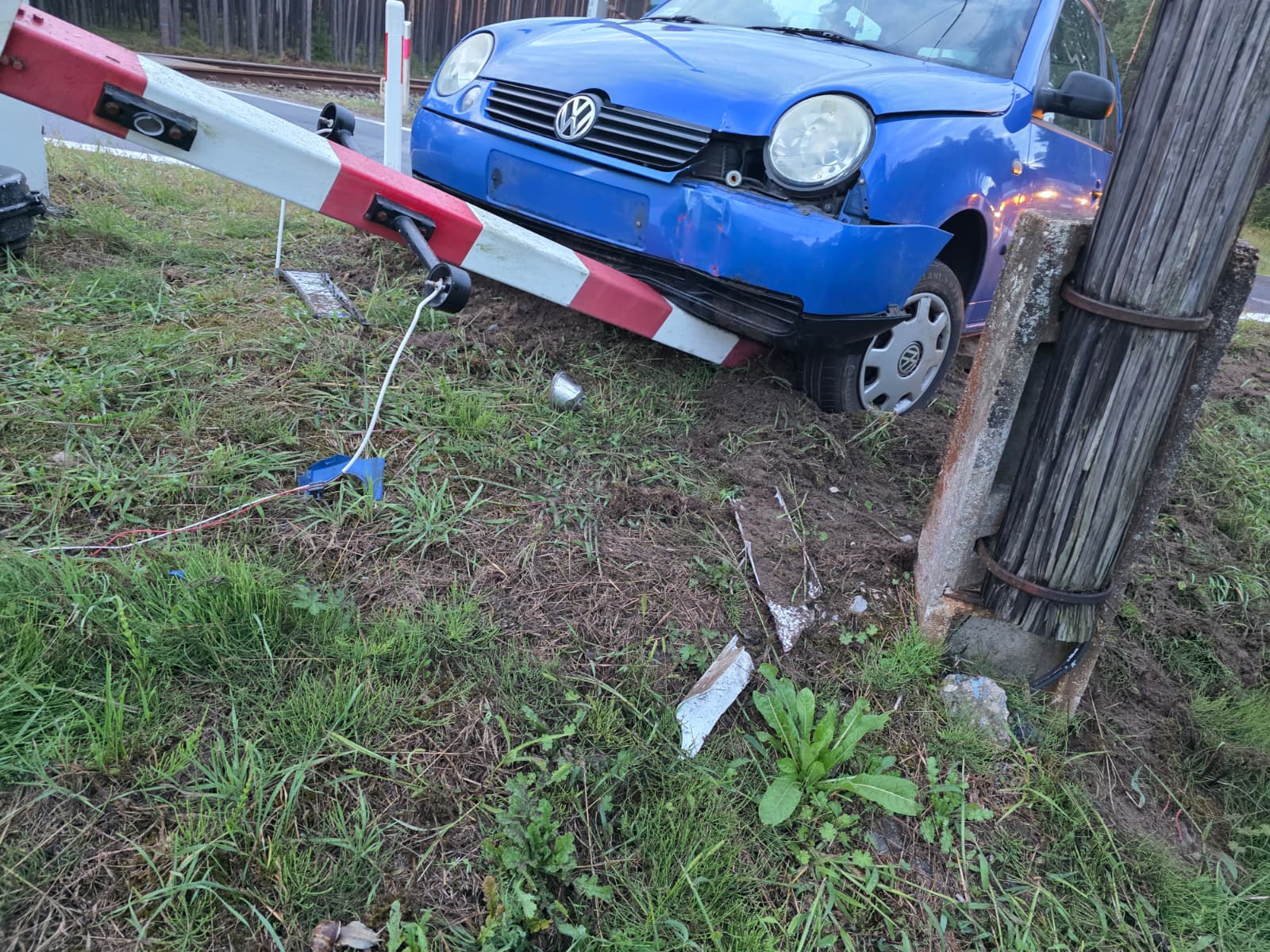 Kolizja na przejeździe kolejowym w Wielkim Gacnie (FOTO)