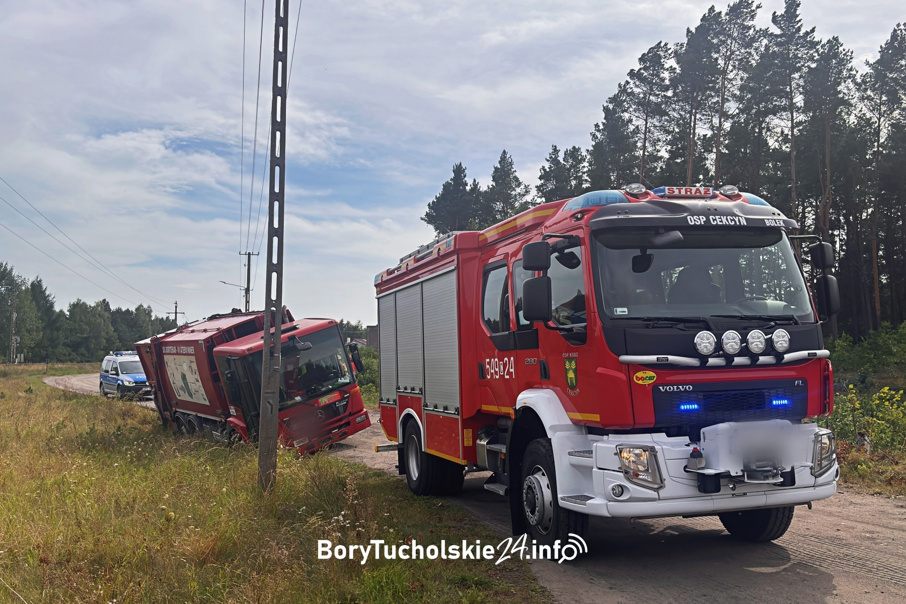 Kolizja śmieciarki niedaleko dworca PKP w Wierzchucinie (FOTO)