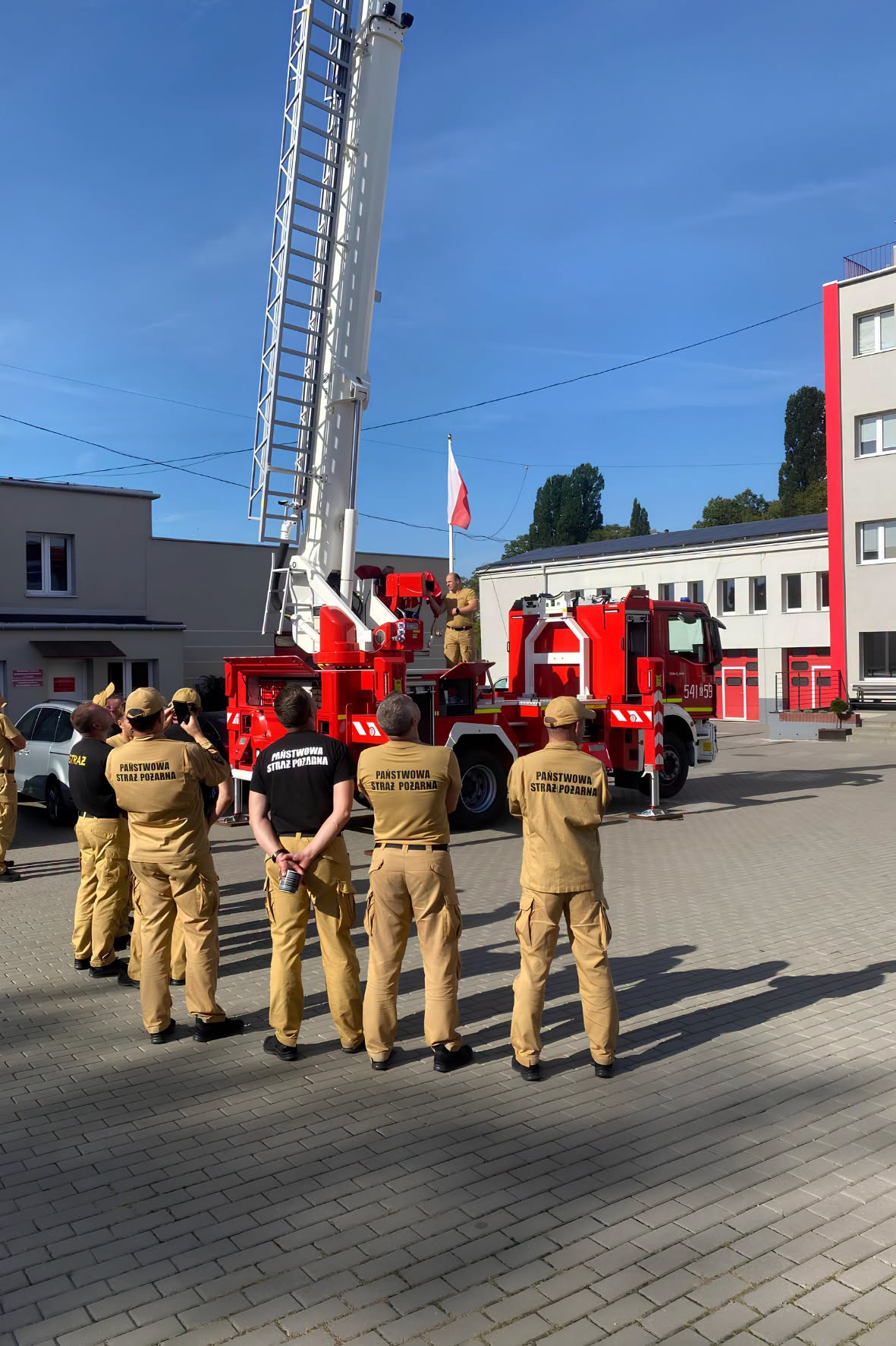 Nowy podnośnik w tucholskiej straży. Ma 23 metry wysokości ratowniczej (FOTO)