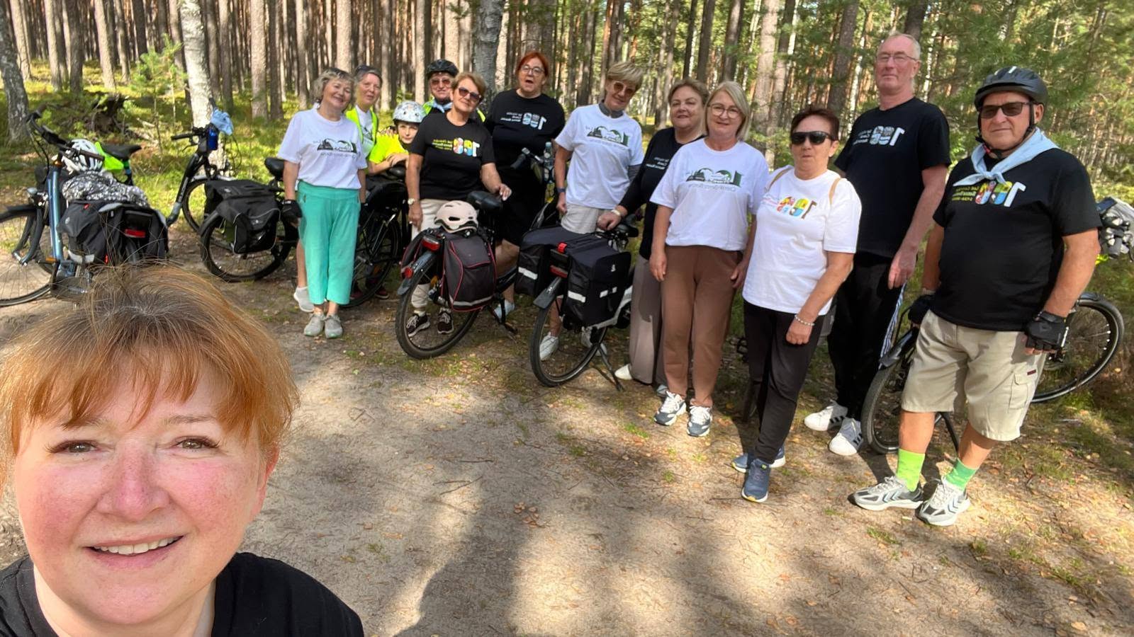 Rowerzyści z UTW w Czersku zakończyli sezon wspólną wyprawą (FOTO)