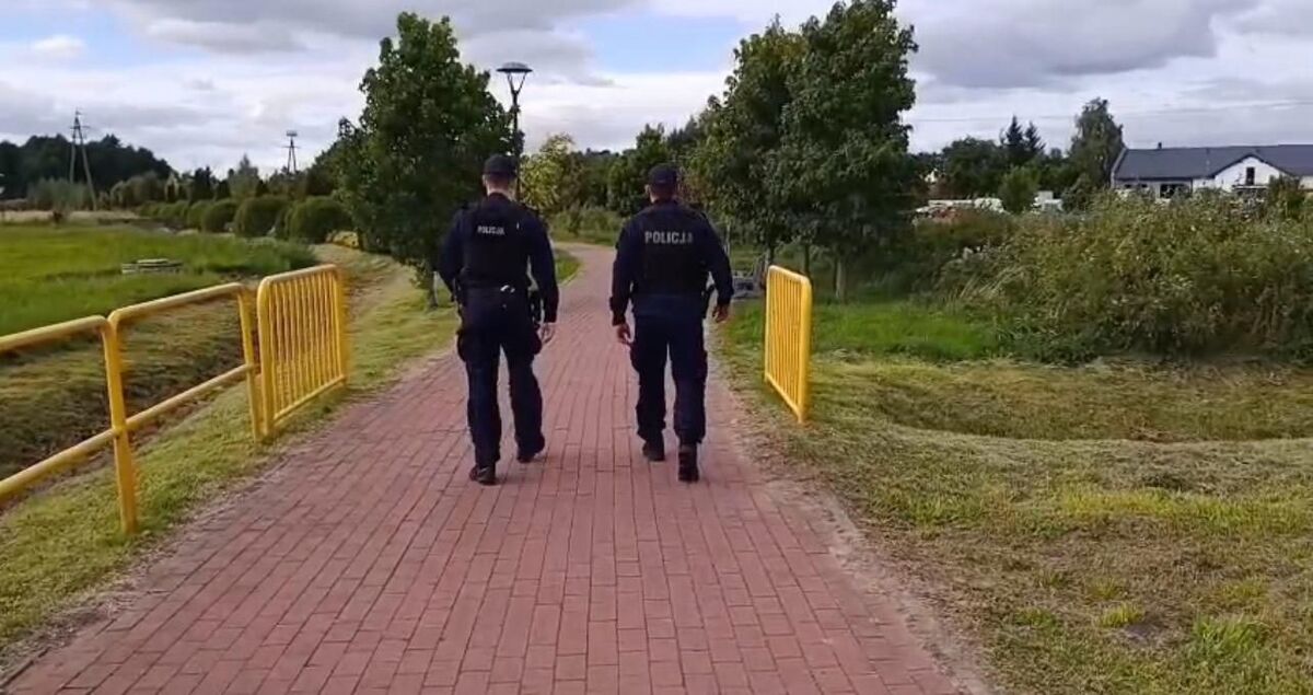Policjanci wzięli pod lupę młodzież. Kontrole miejsc w gminie Czersk