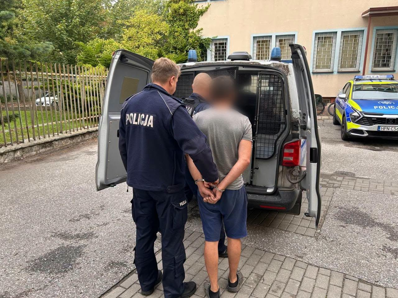 Skradzione rzeczy policja znalazła na posesji w Łggu. Podejrzani o kradzieże mieszkańcy gminy Czersk zatrzymani